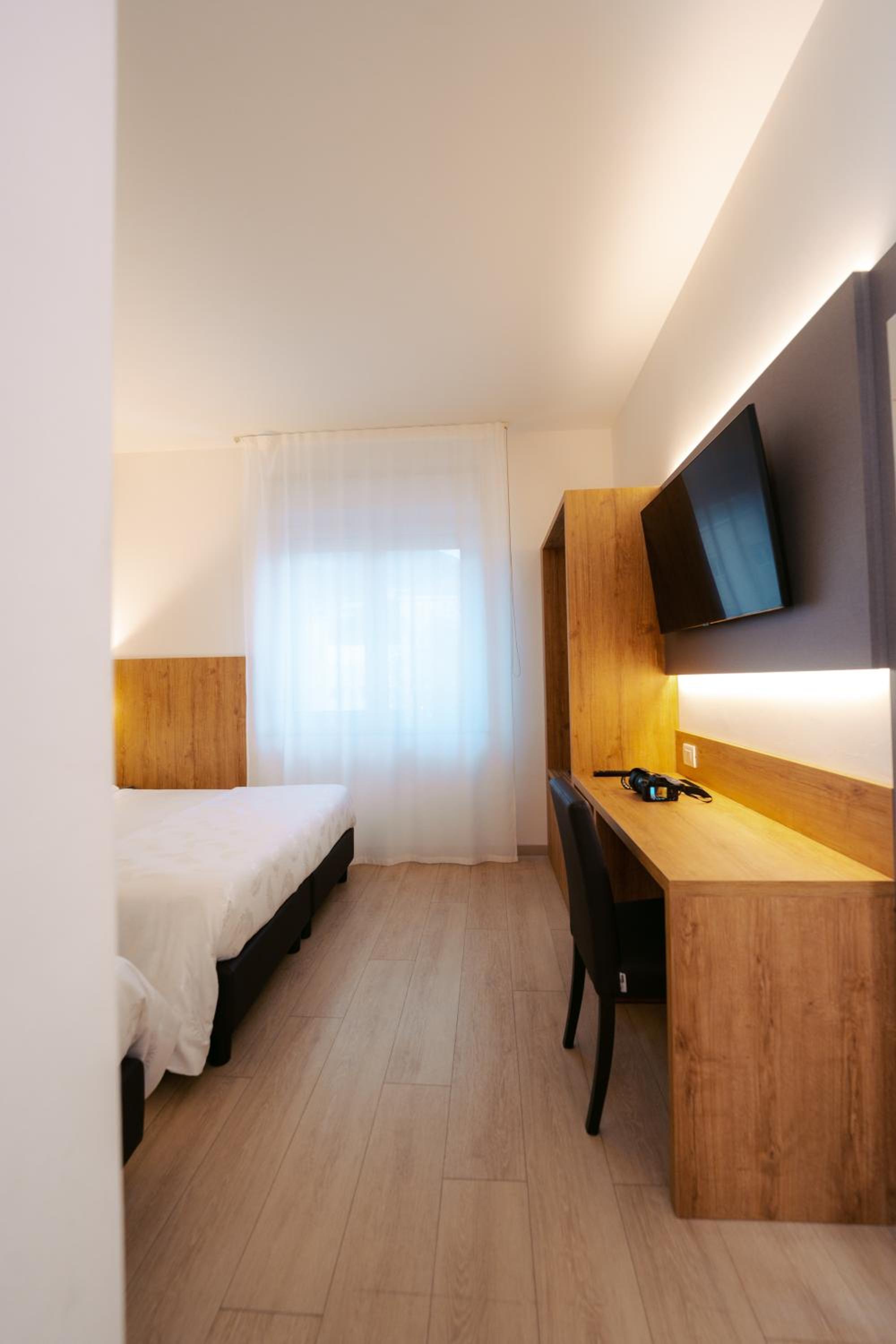 Standard Triple Room - Photo 2
