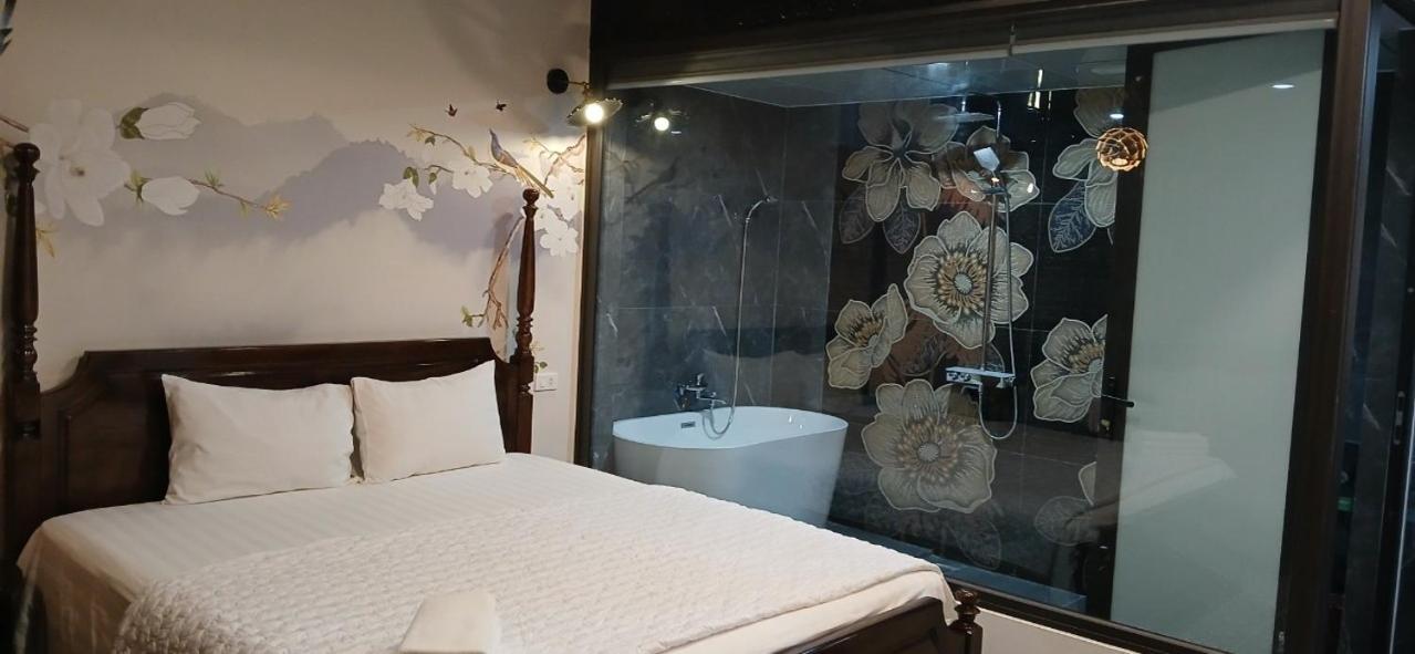 Deluxe King Suite photo 3