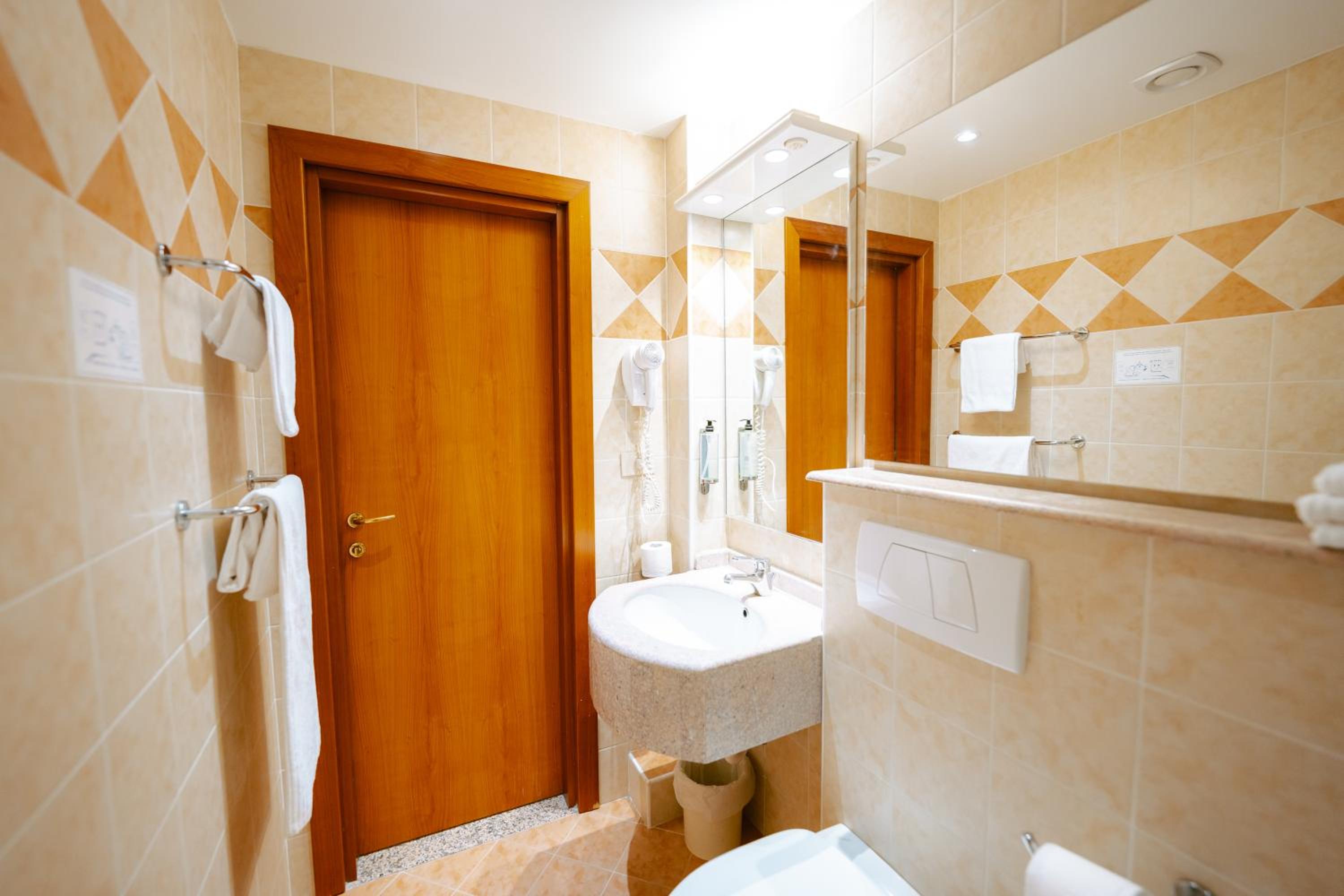 Standard Triple Room - Photo 5