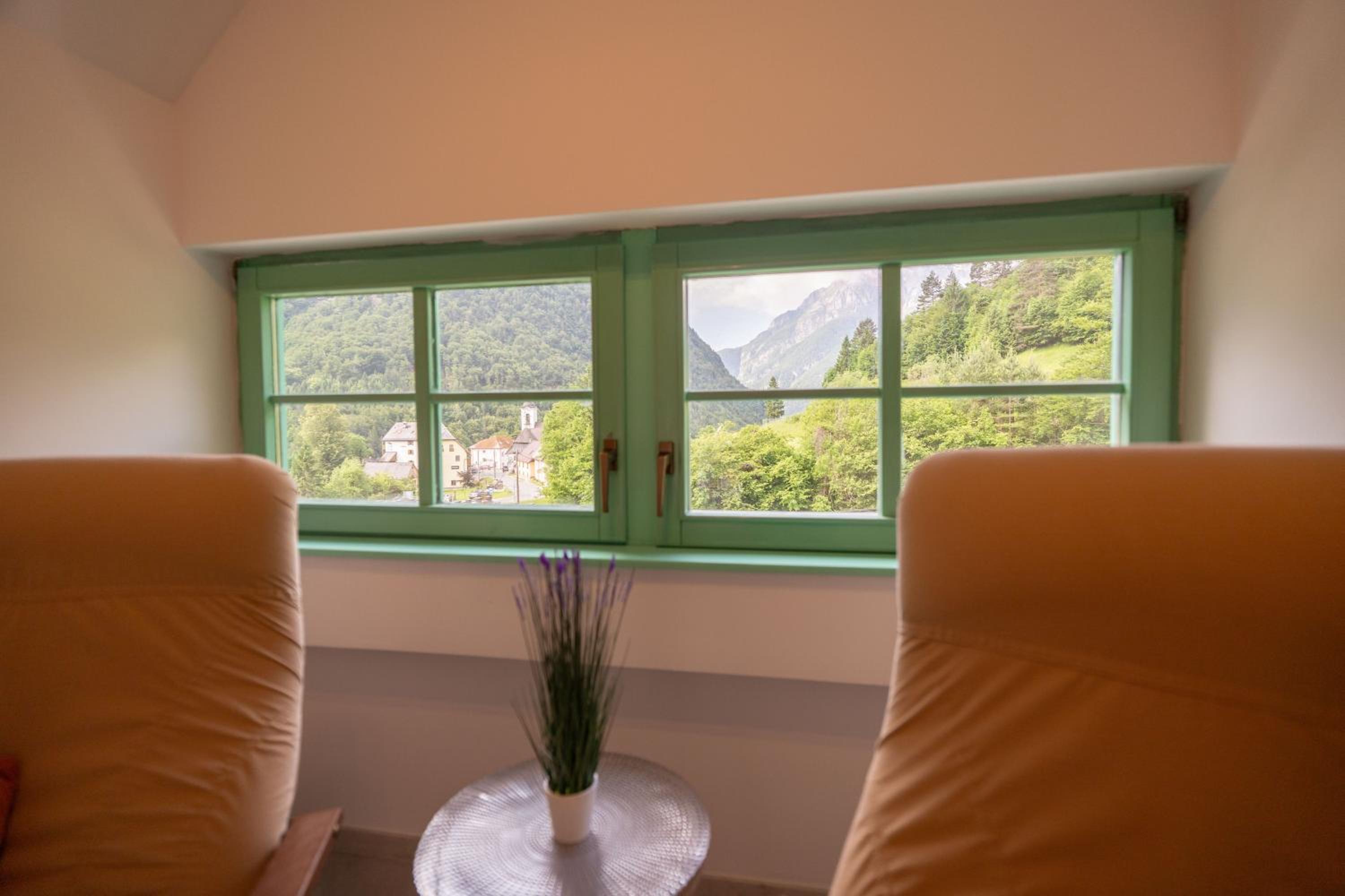 Apartment with Mountain View photo 3