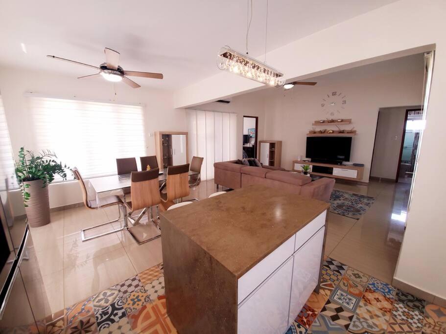 Three-Bedroom House photo 3