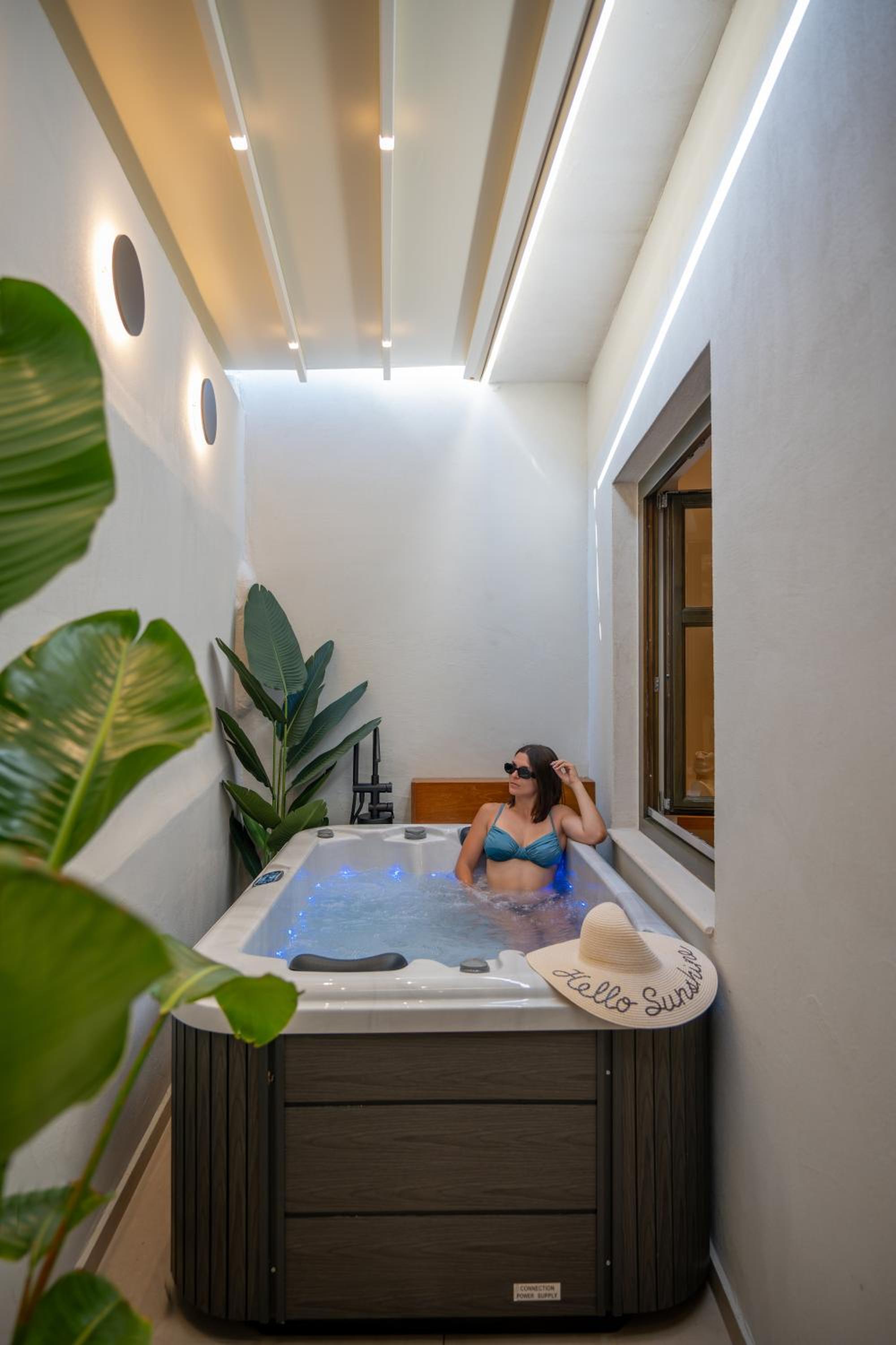 Queen Suite with Spa Bath photo 2