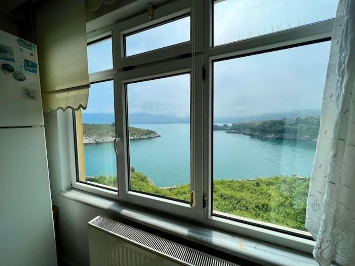 Two-Bedroom Apartment with Balcony and Sea View photo 2