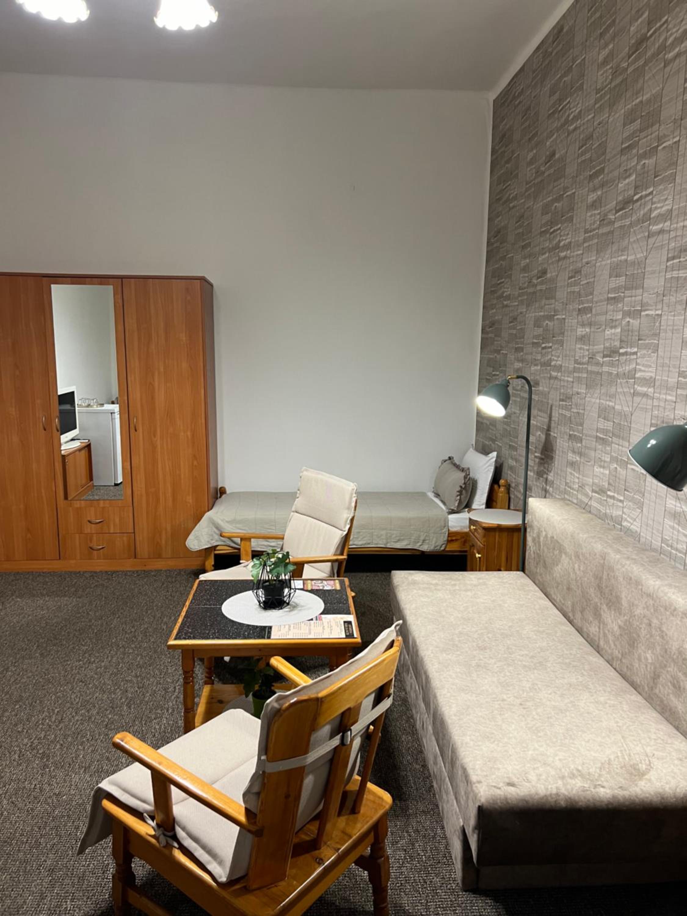 Family Room with Private Bathroom photo 2