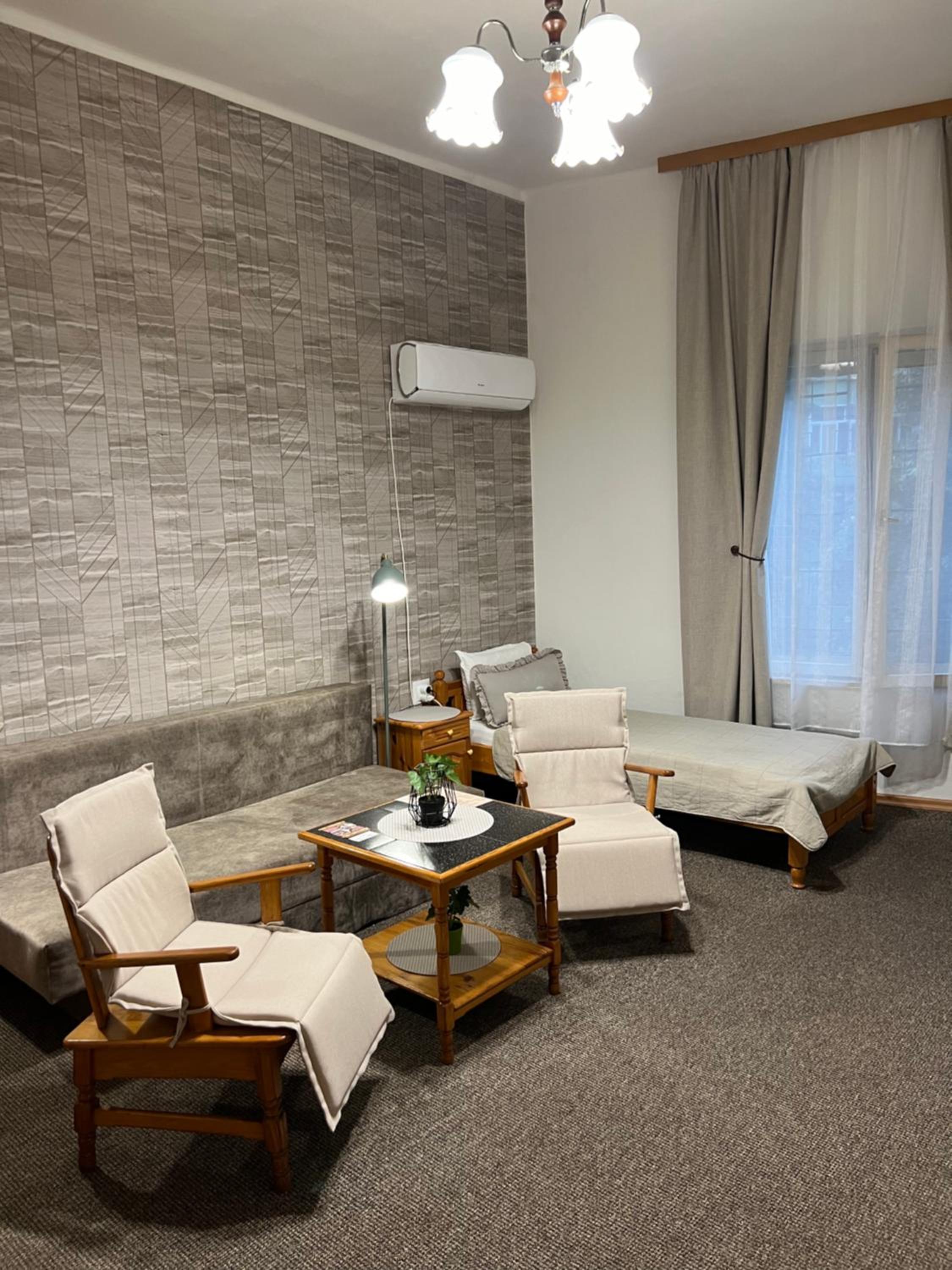 Family Room with Private Bathroom photo 1