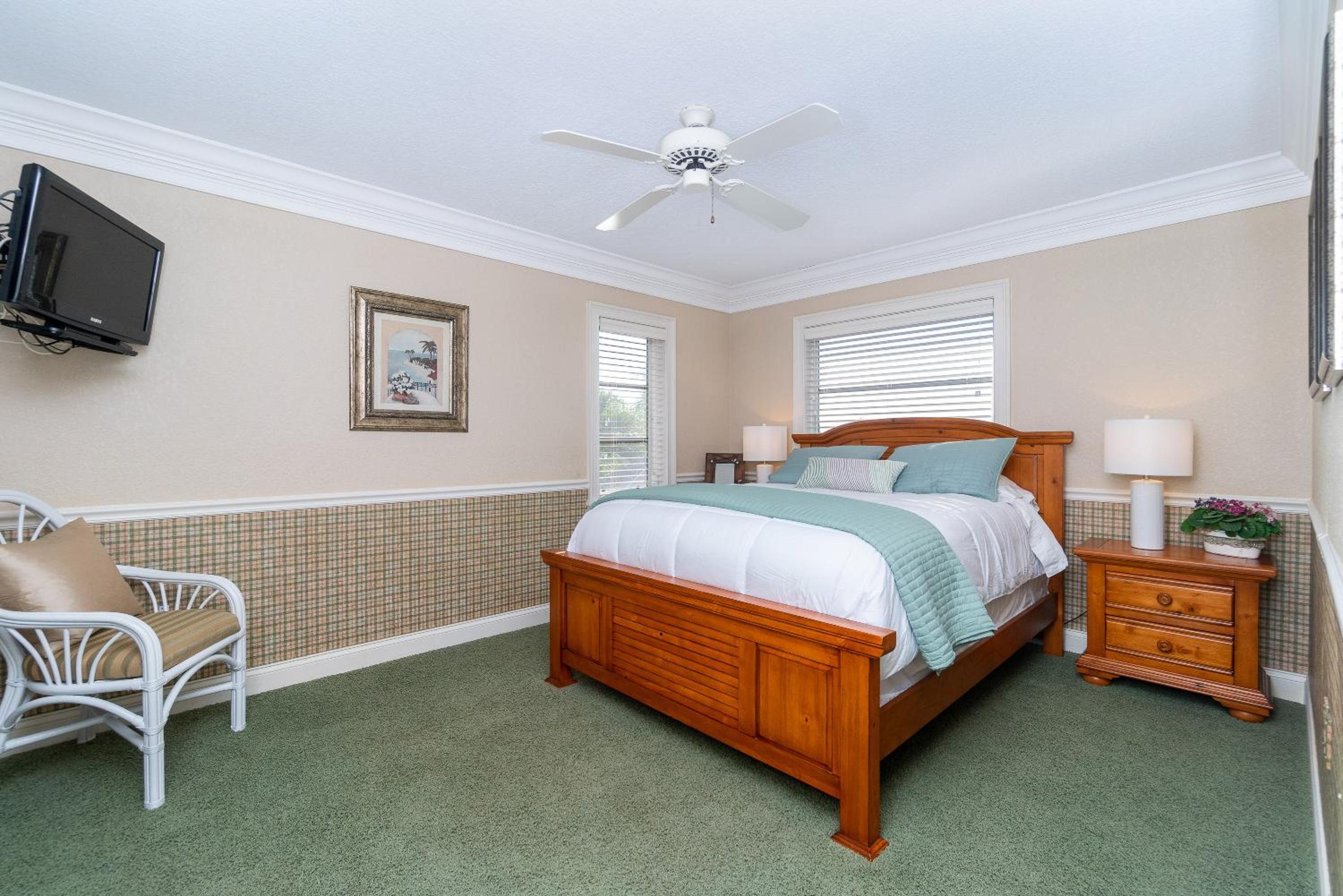 Three-Bedroom House photo 3