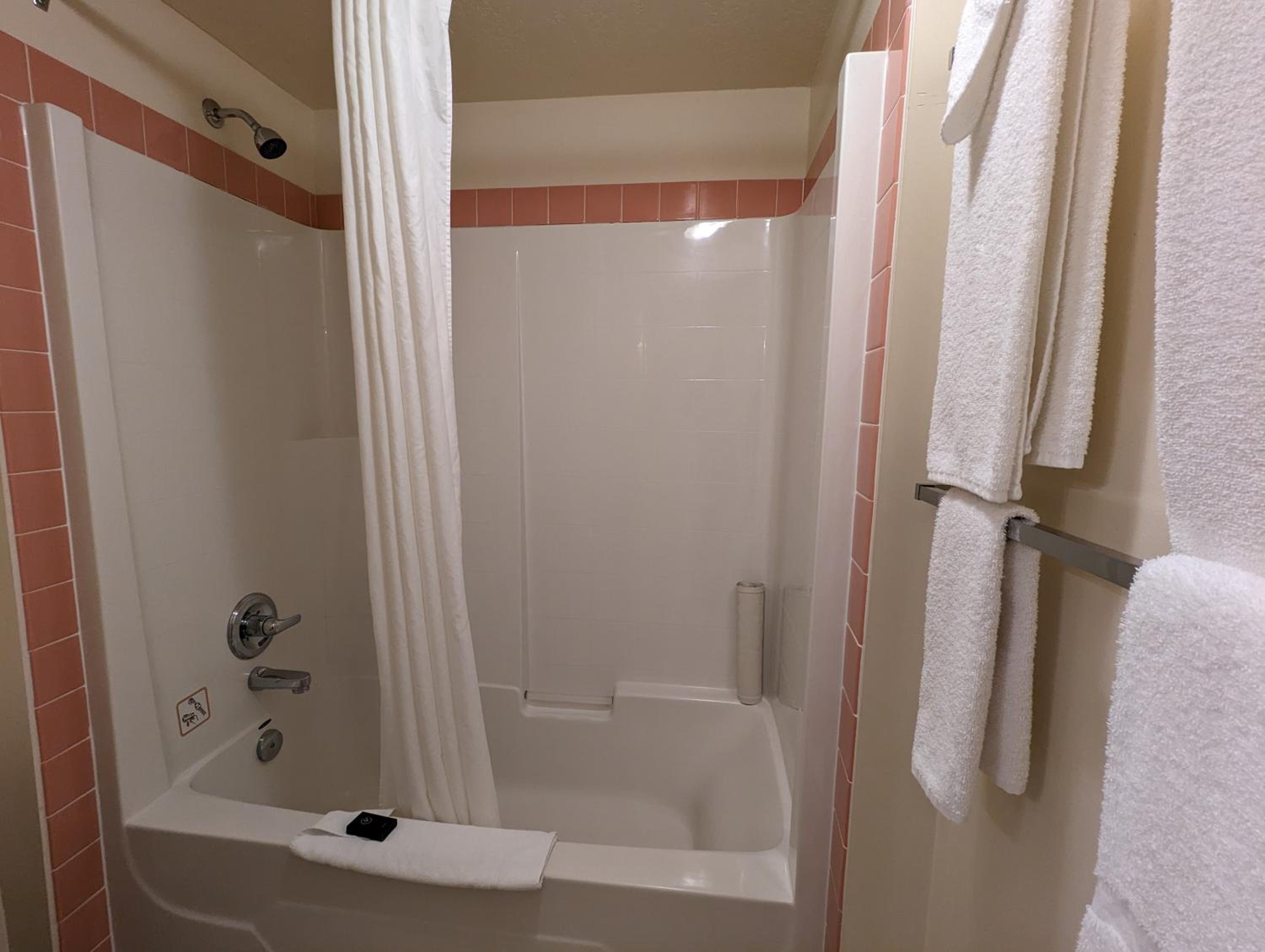 Studio with Spa Bath - Photo 8