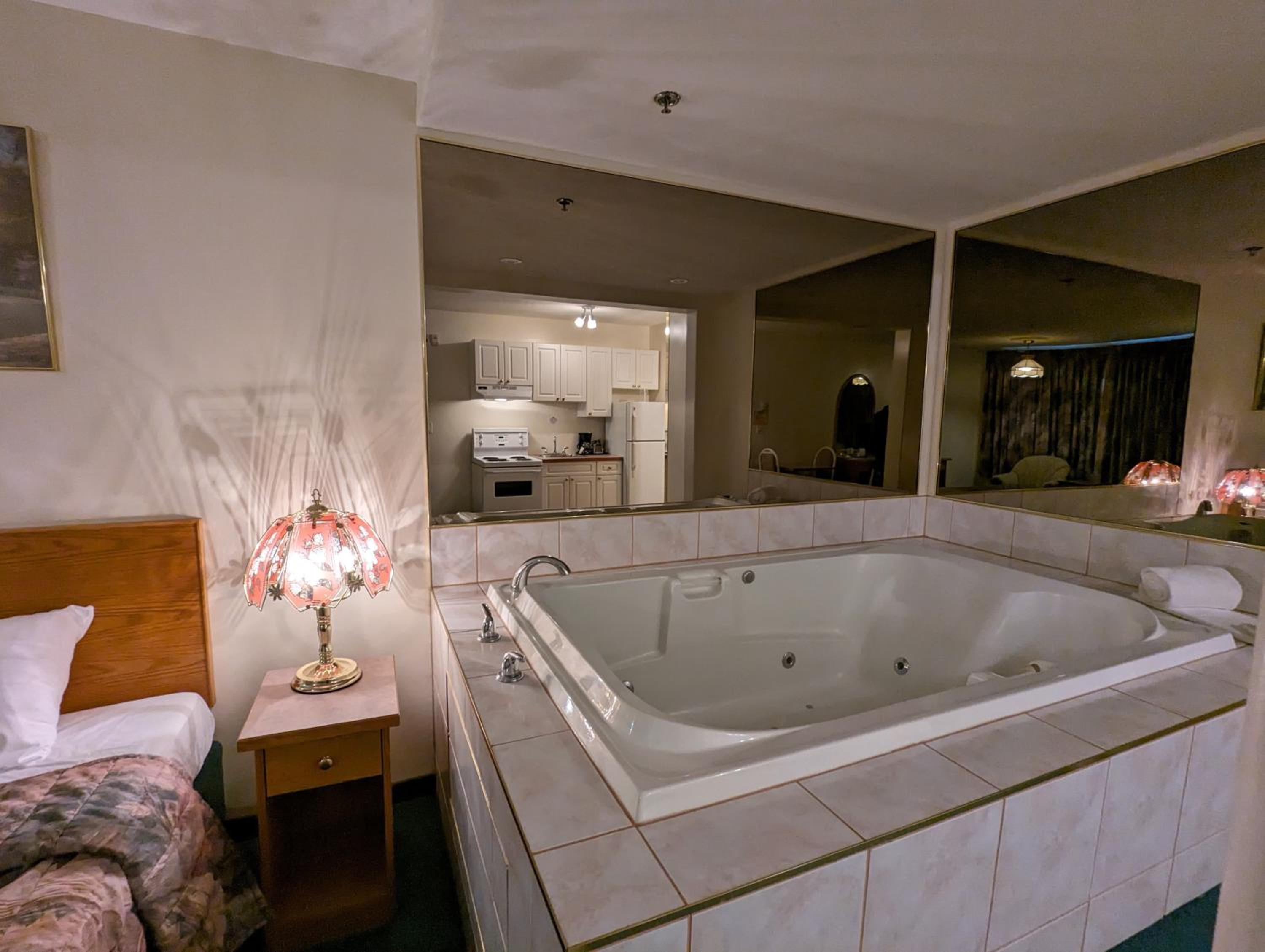 Studio with Spa Bath - Photo 2