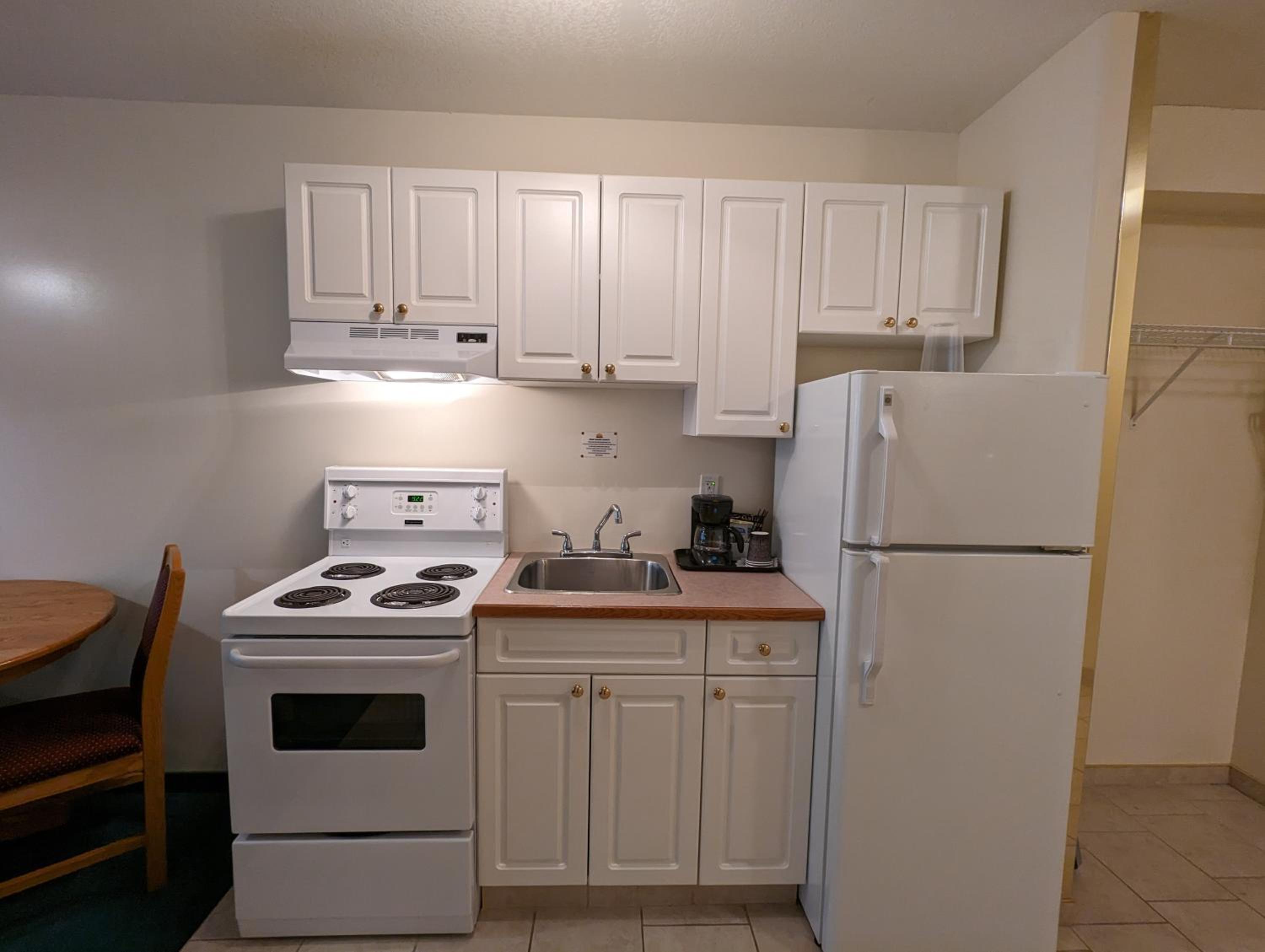 One-Bedroom Suite - Photo 4