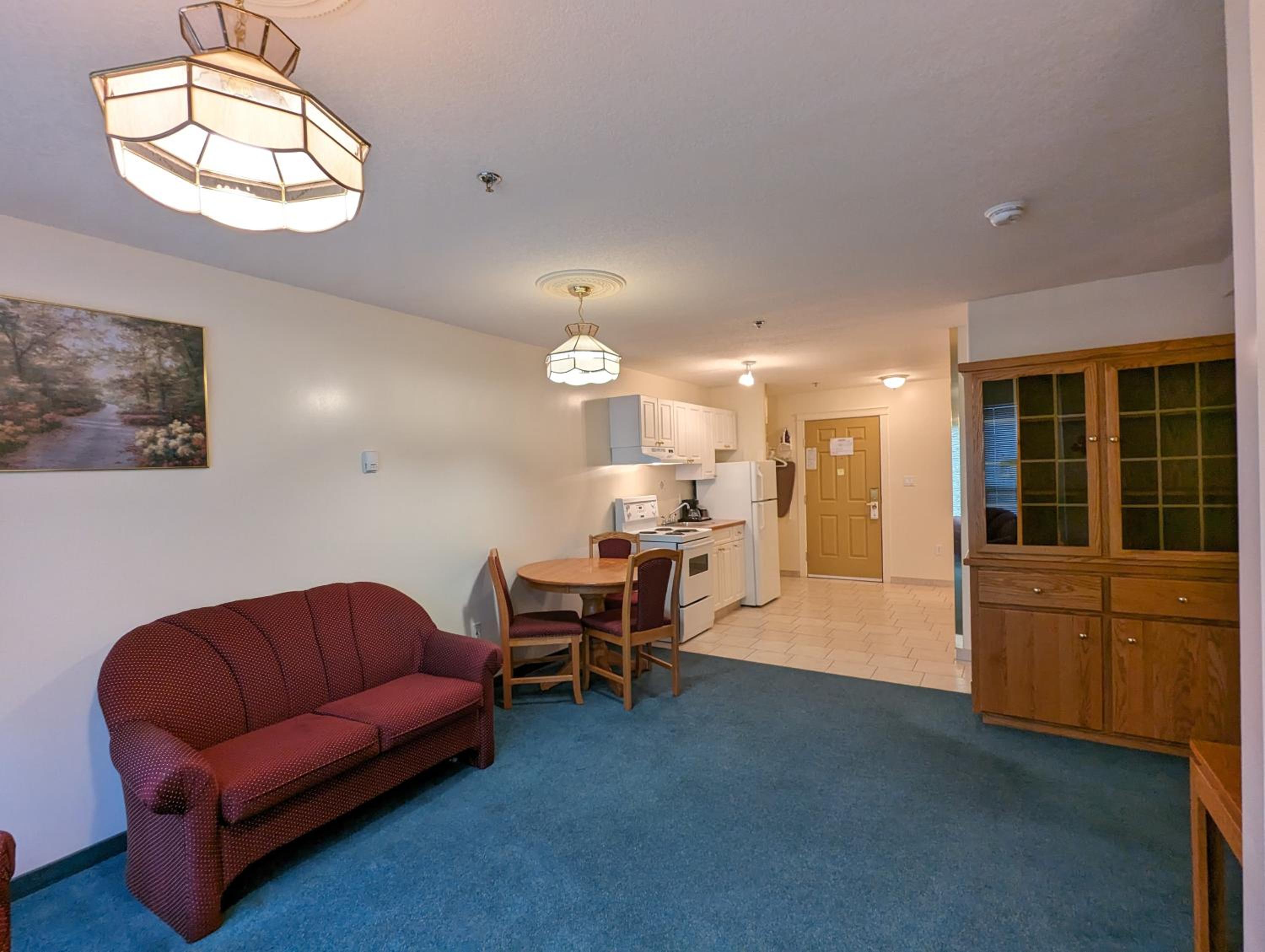 One-Bedroom Suite - Photo 2