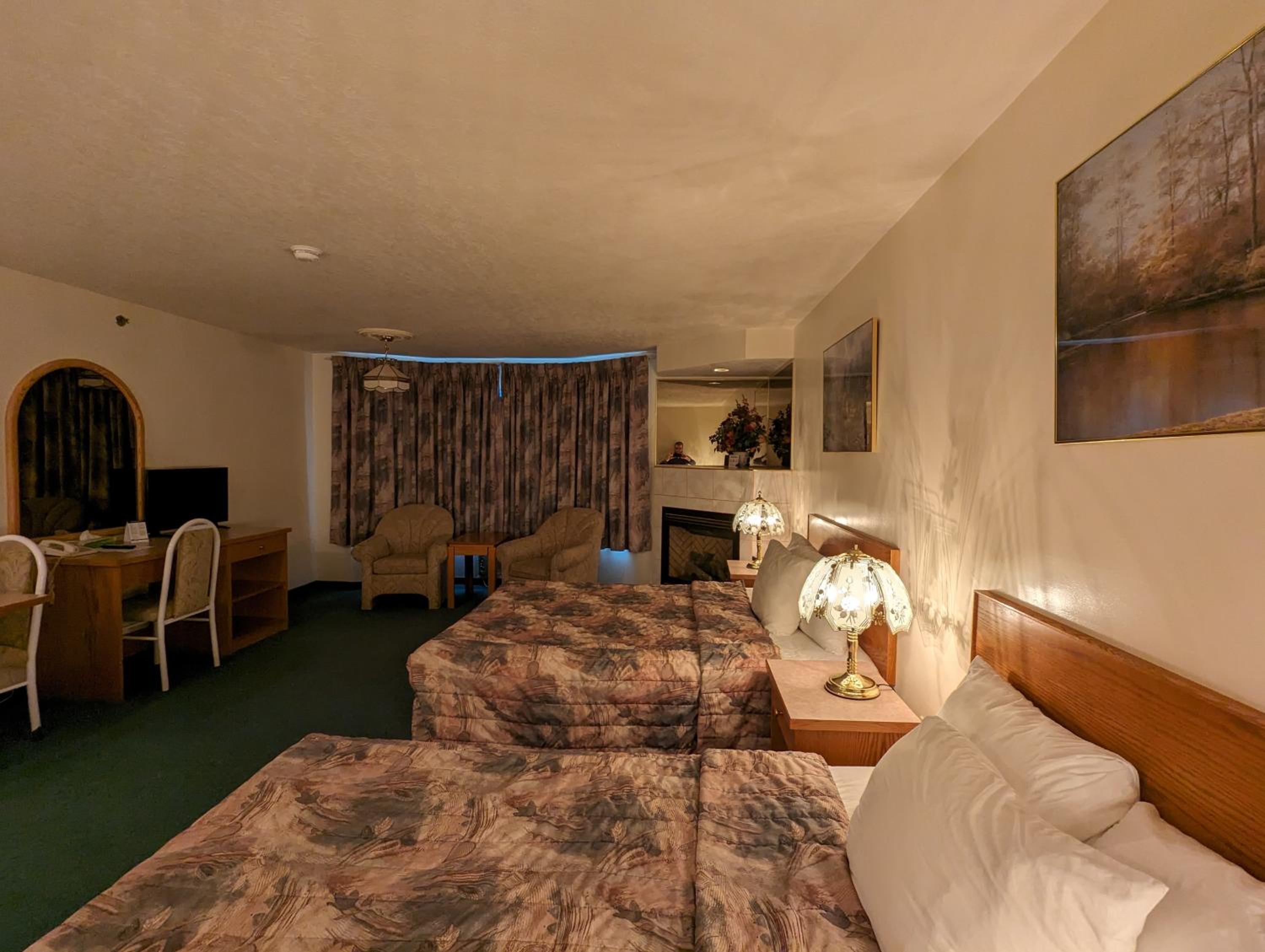 Large Double Room - Photo 4