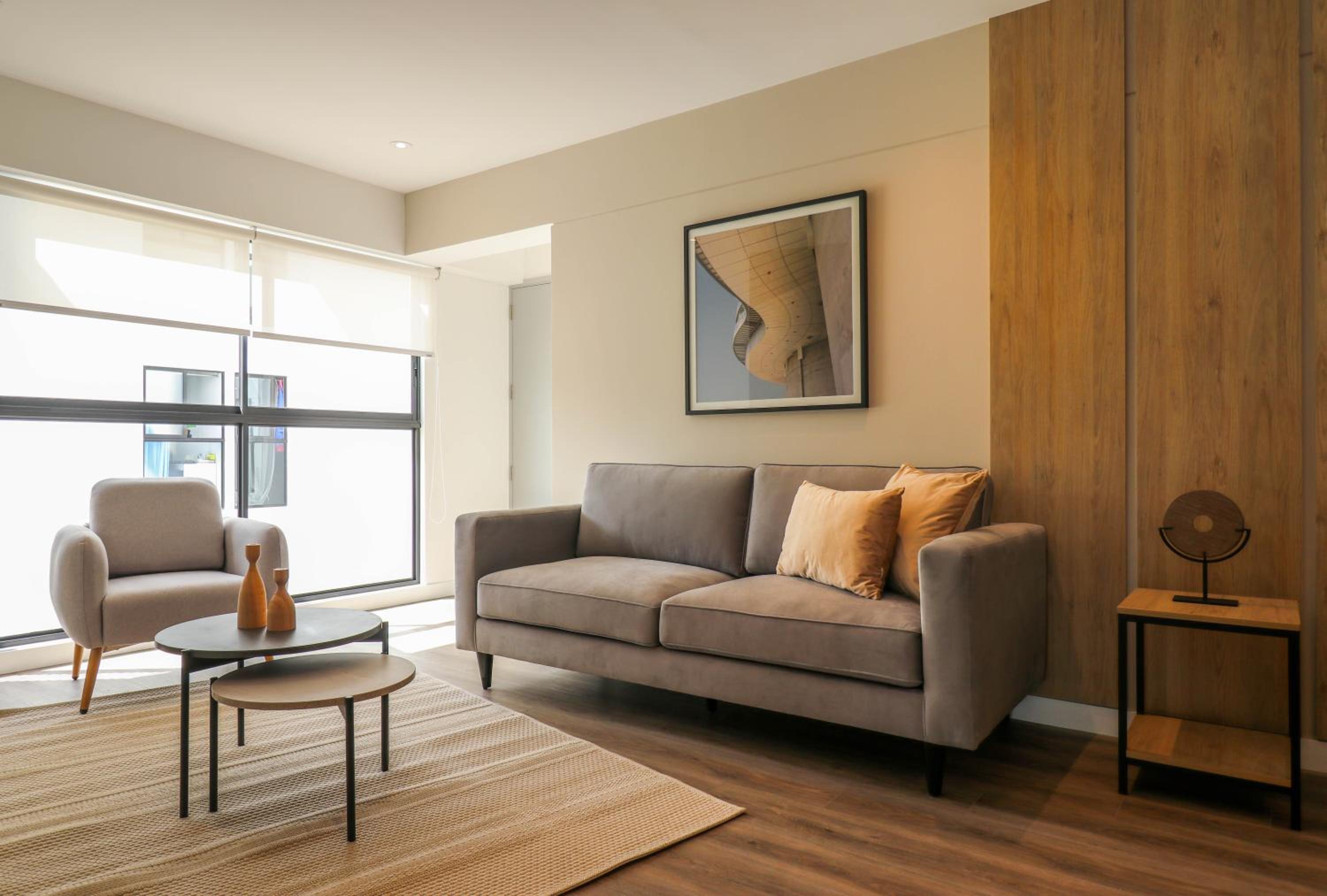 One-Bedroom Premier Apartment photo 1