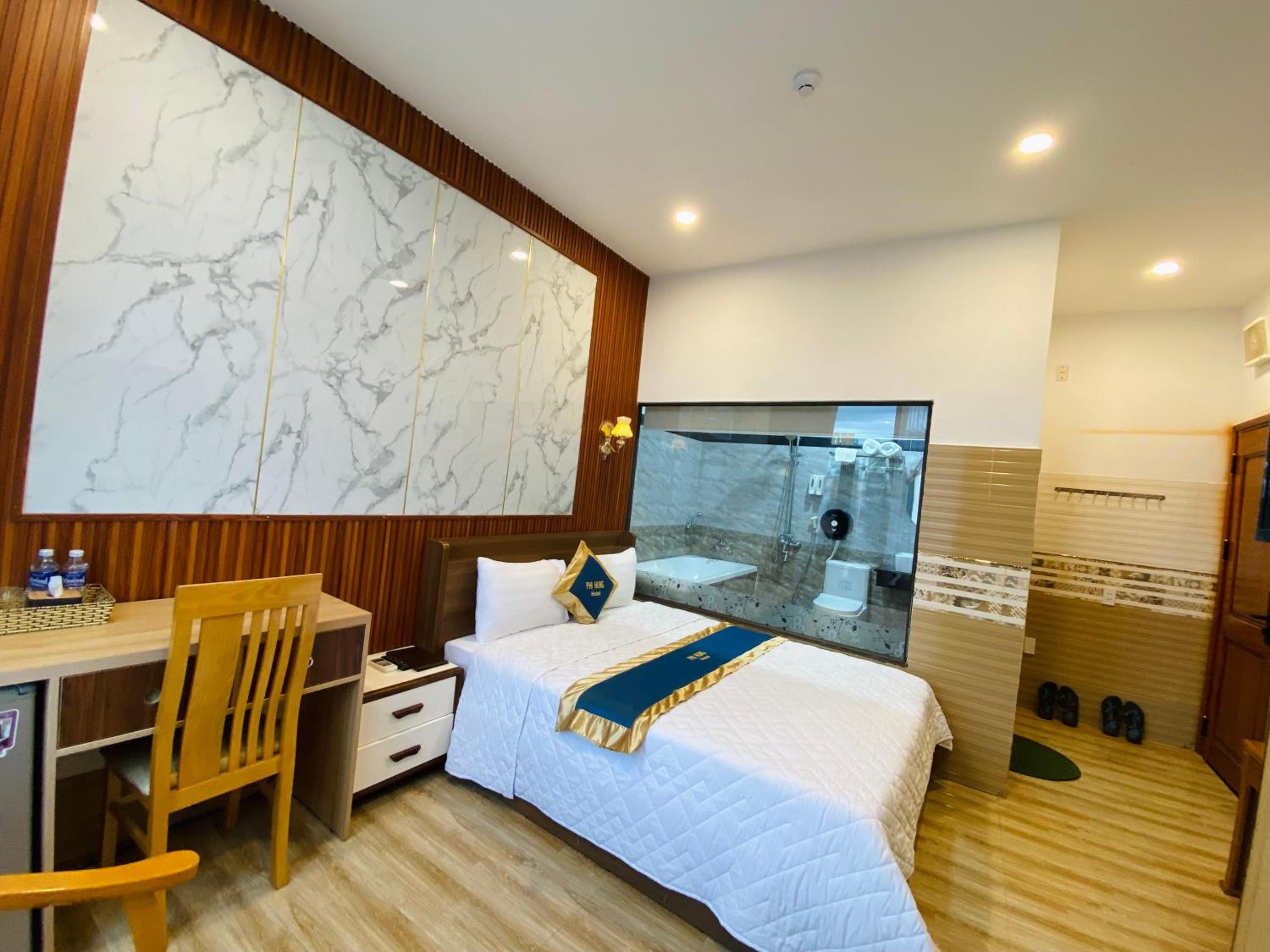 Deluxe Double Room with Bath photo 3