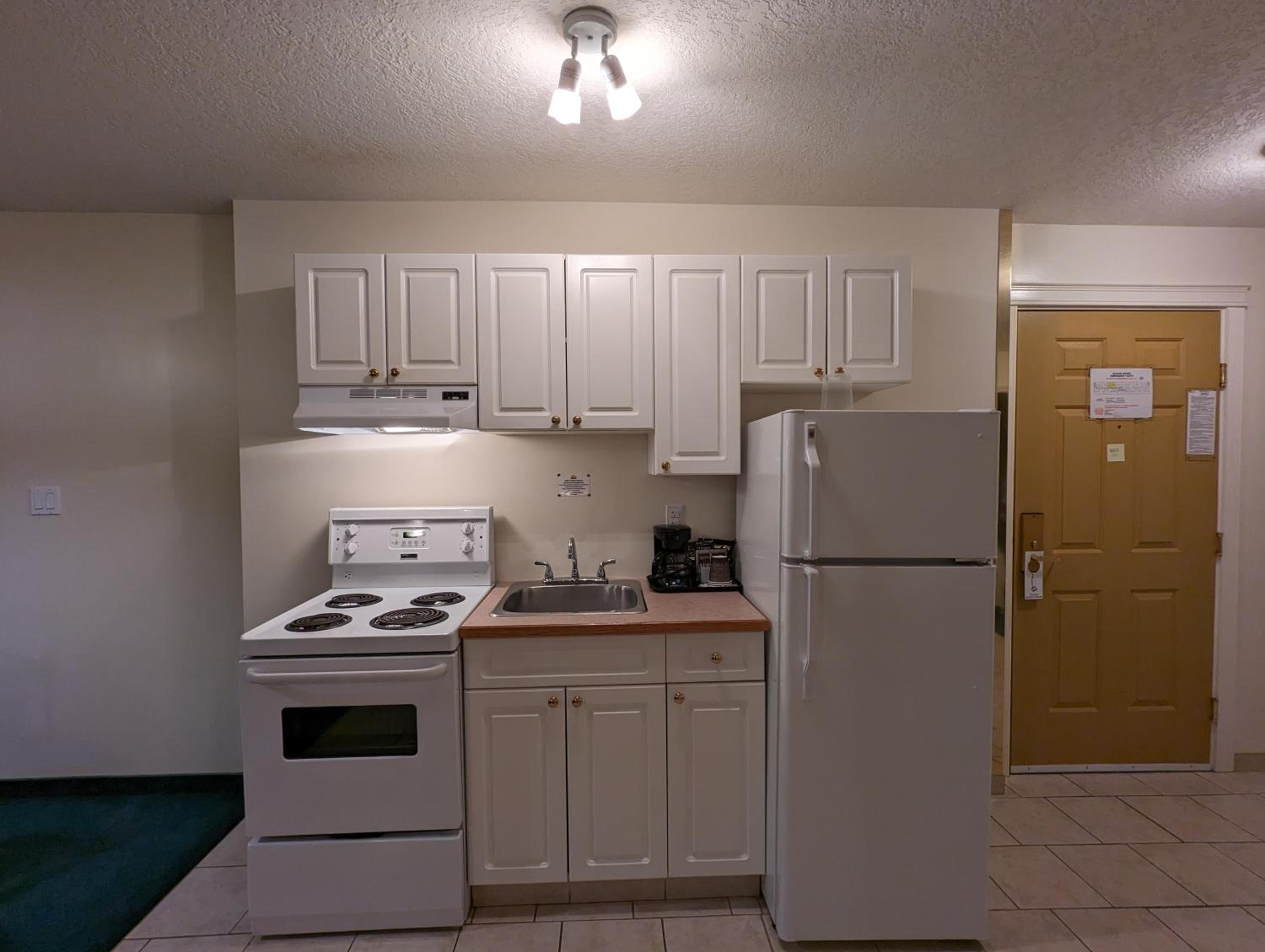 Two-Bedroom Suite - Photo 7