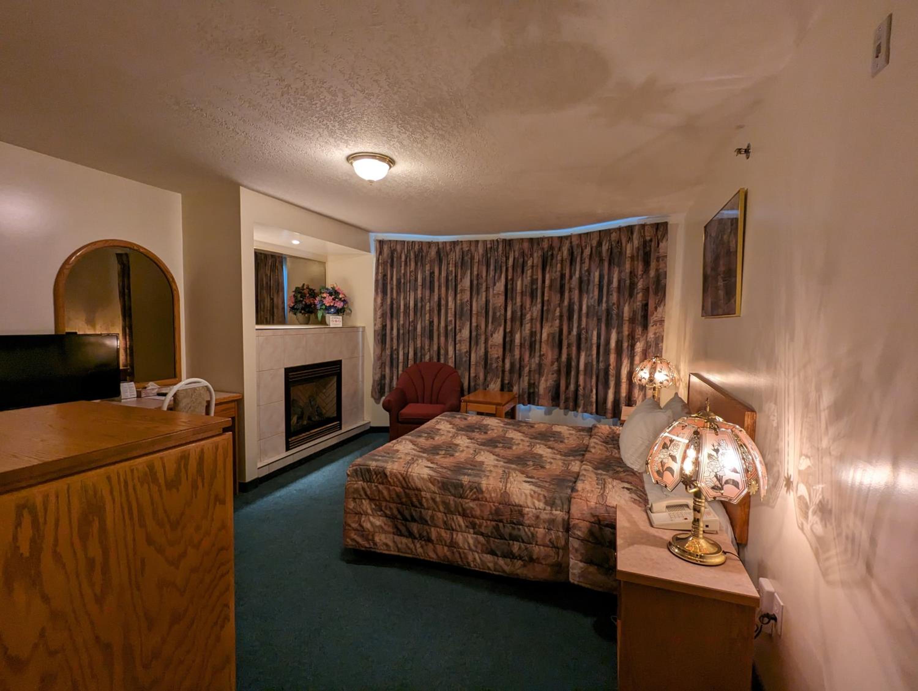 Two-Bedroom Suite - Photo 11