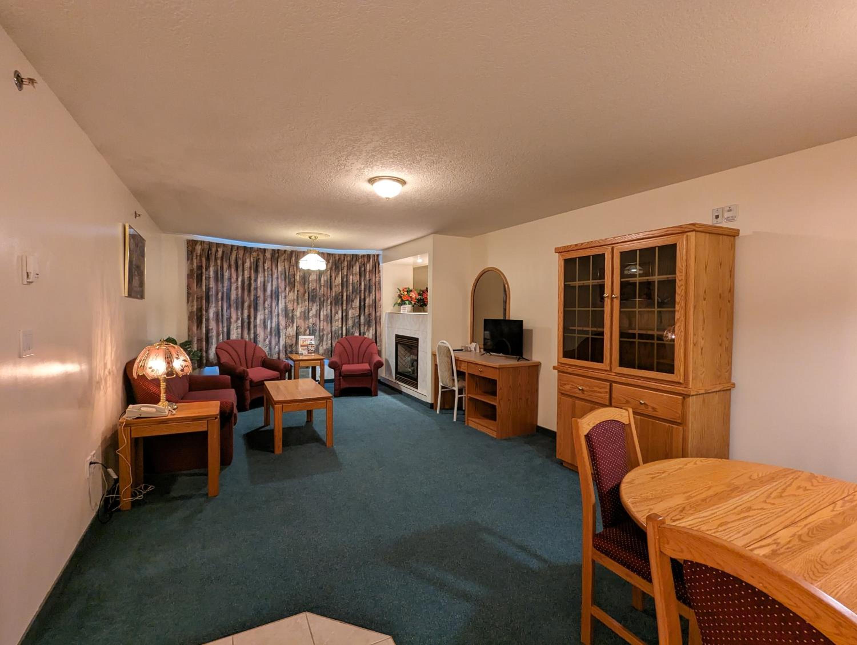 Two-Bedroom Suite - Photo 14