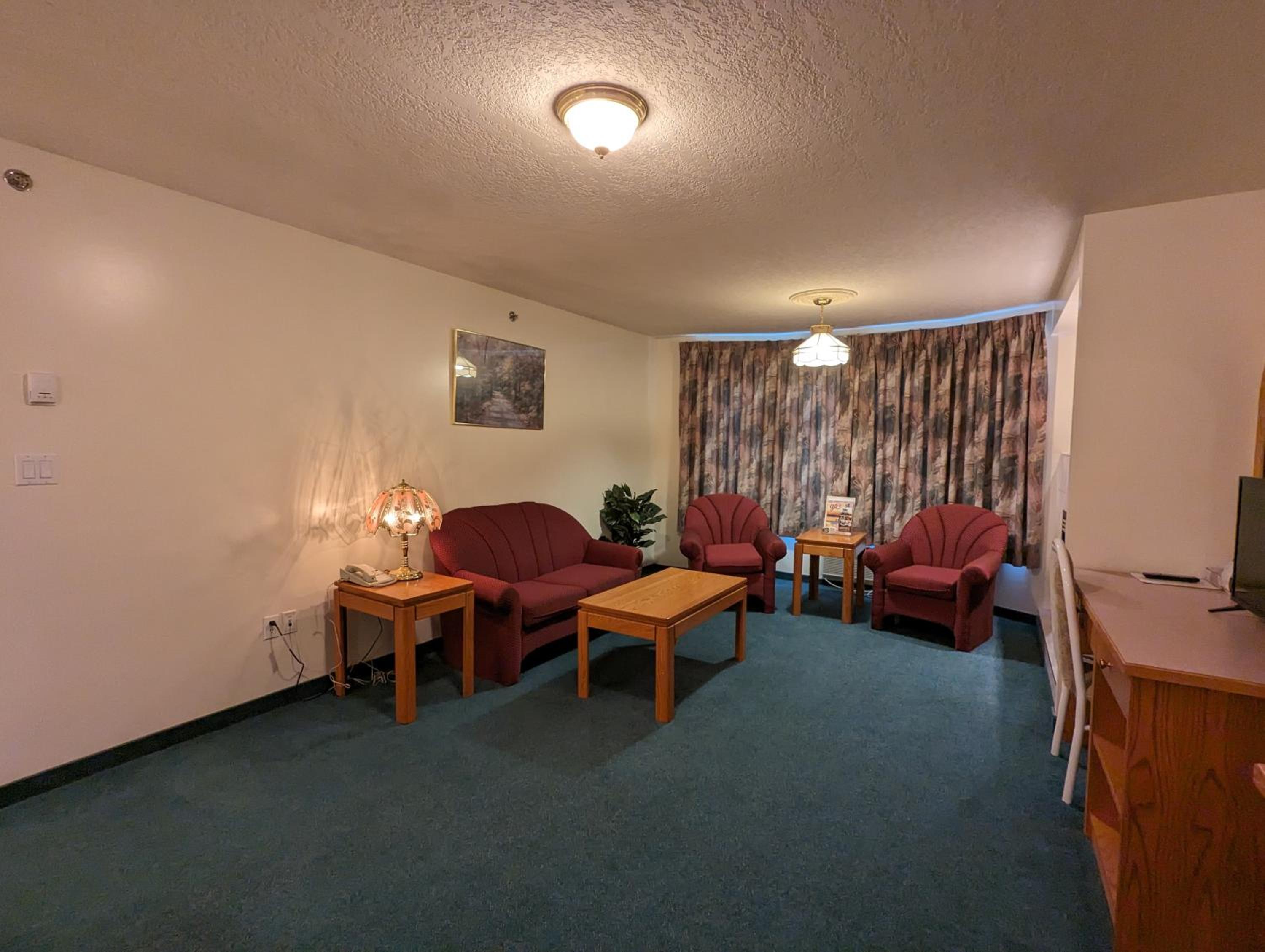Two-Bedroom Suite - Photo 3