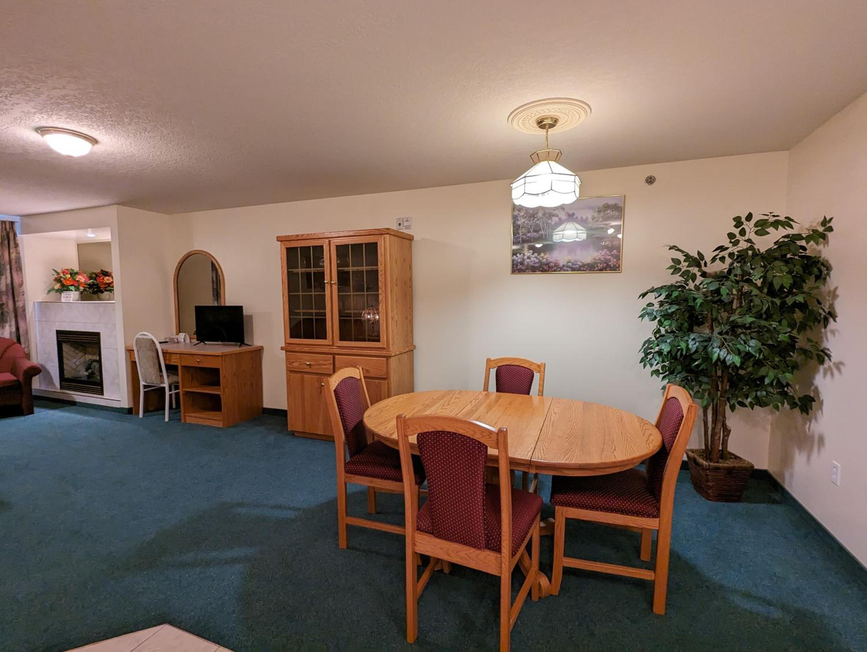 Two-Bedroom Suite - Photo 2