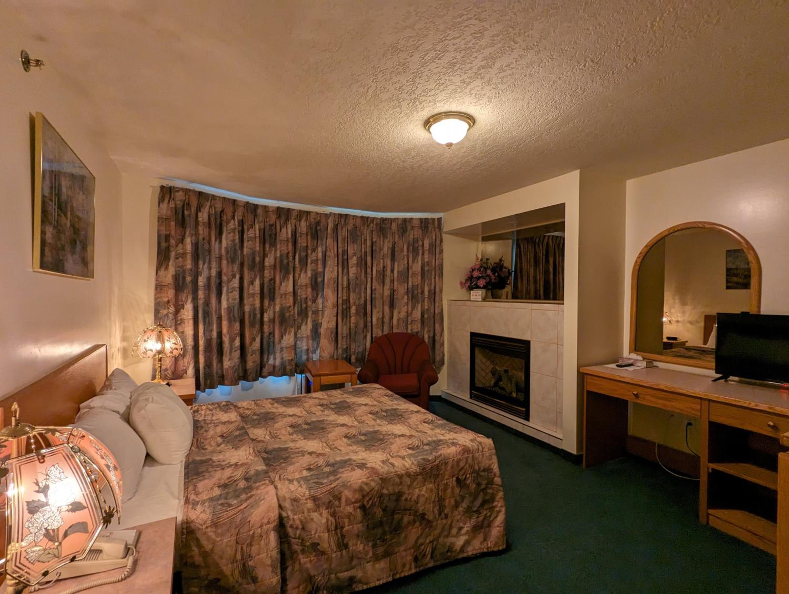 Two-Bedroom Suite - Photo 9