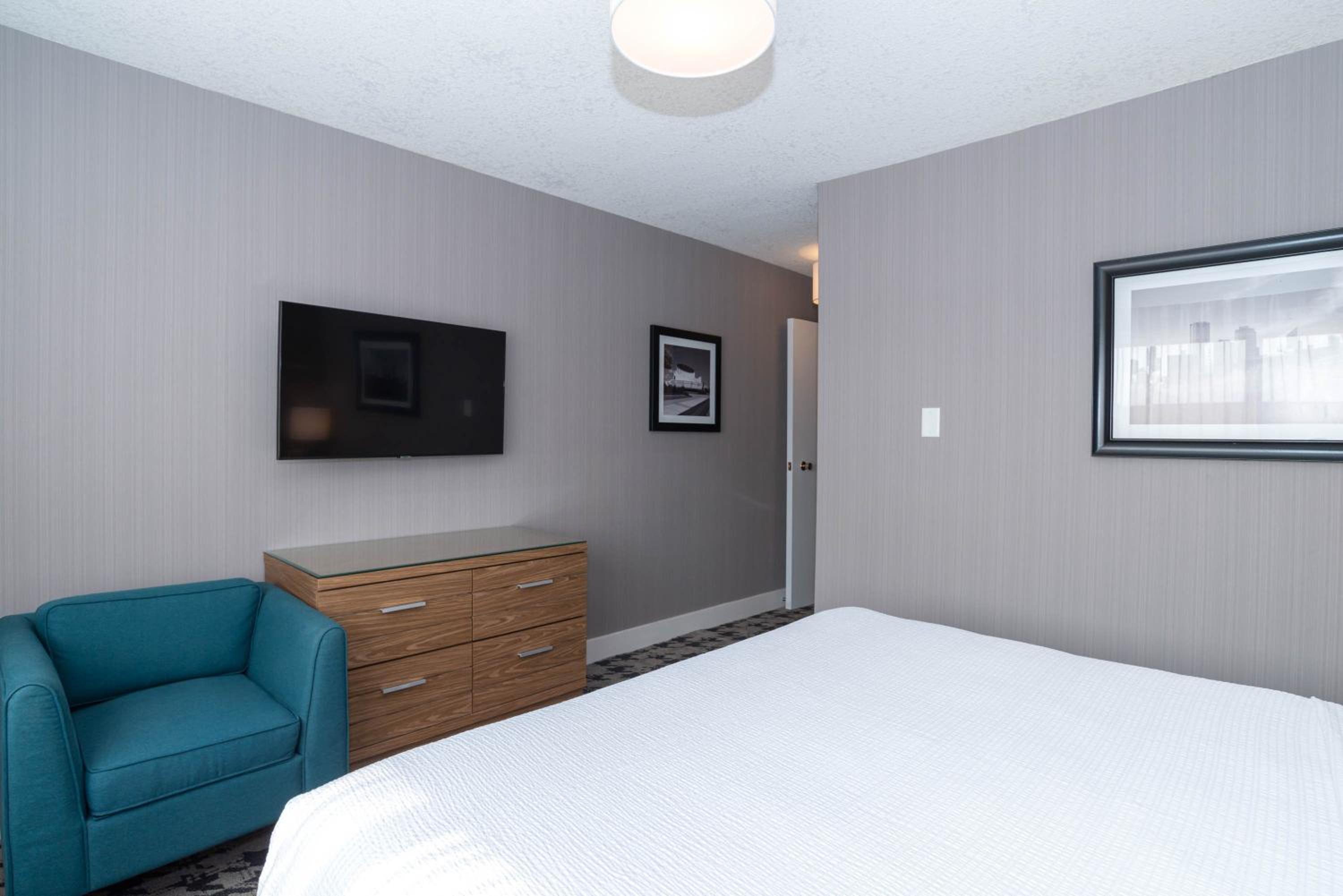 Standard Suite, 1 King Bed, Sofa Bed, Kitchenette - Photo 3
