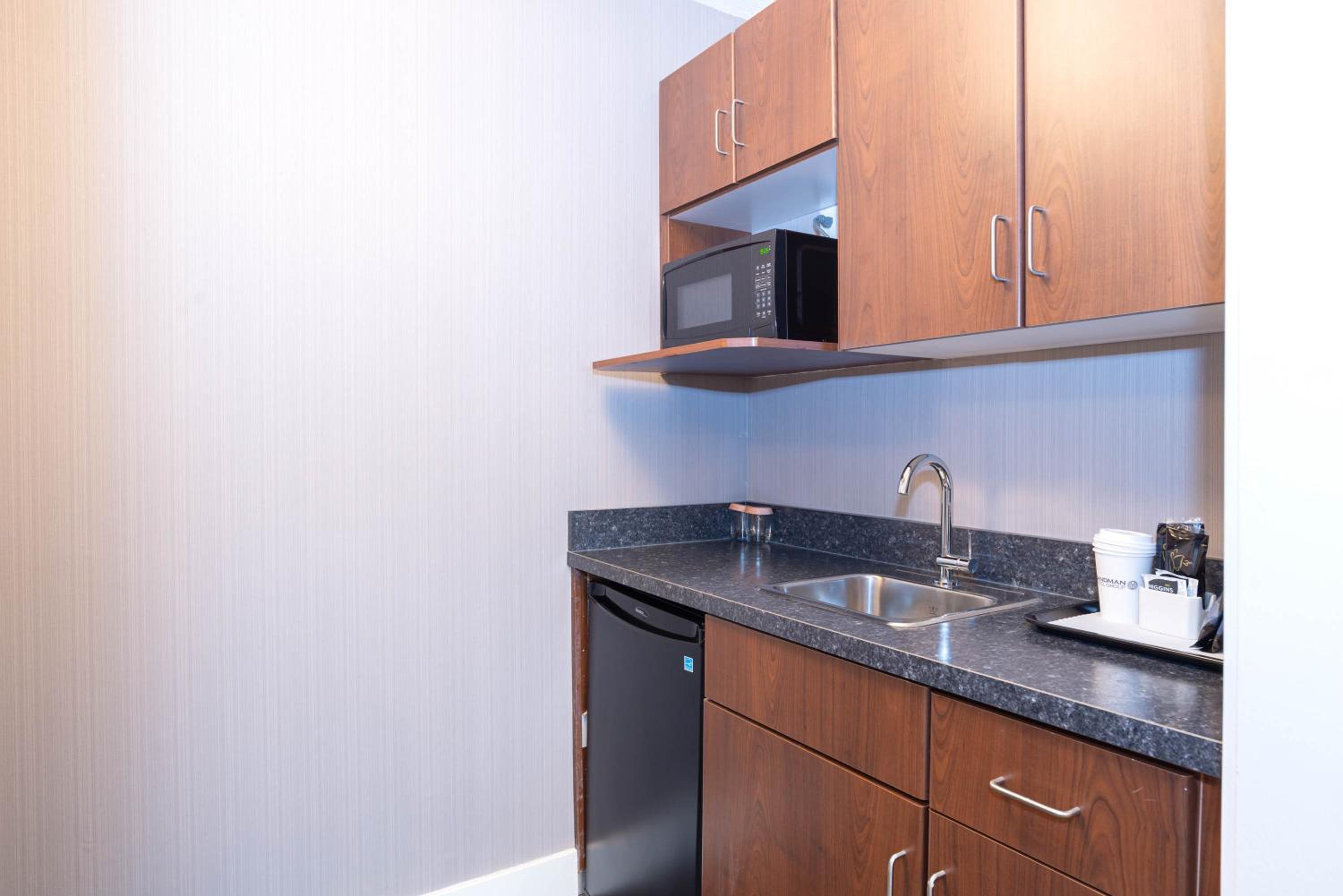 Standard Suite, 1 King Bed, Sofa Bed, Kitchenette - Photo 6