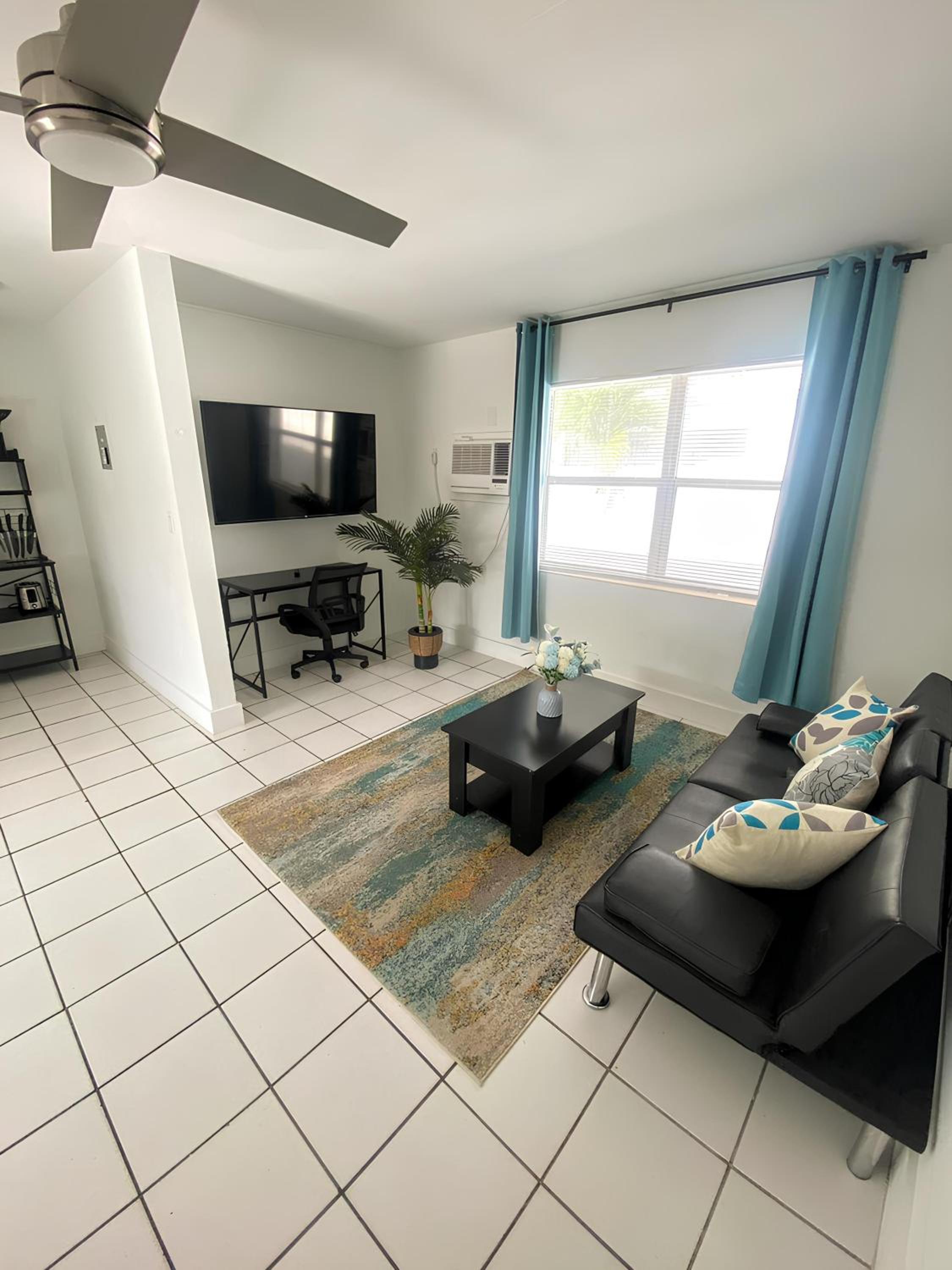 One-Bedroom Apartment photo 1