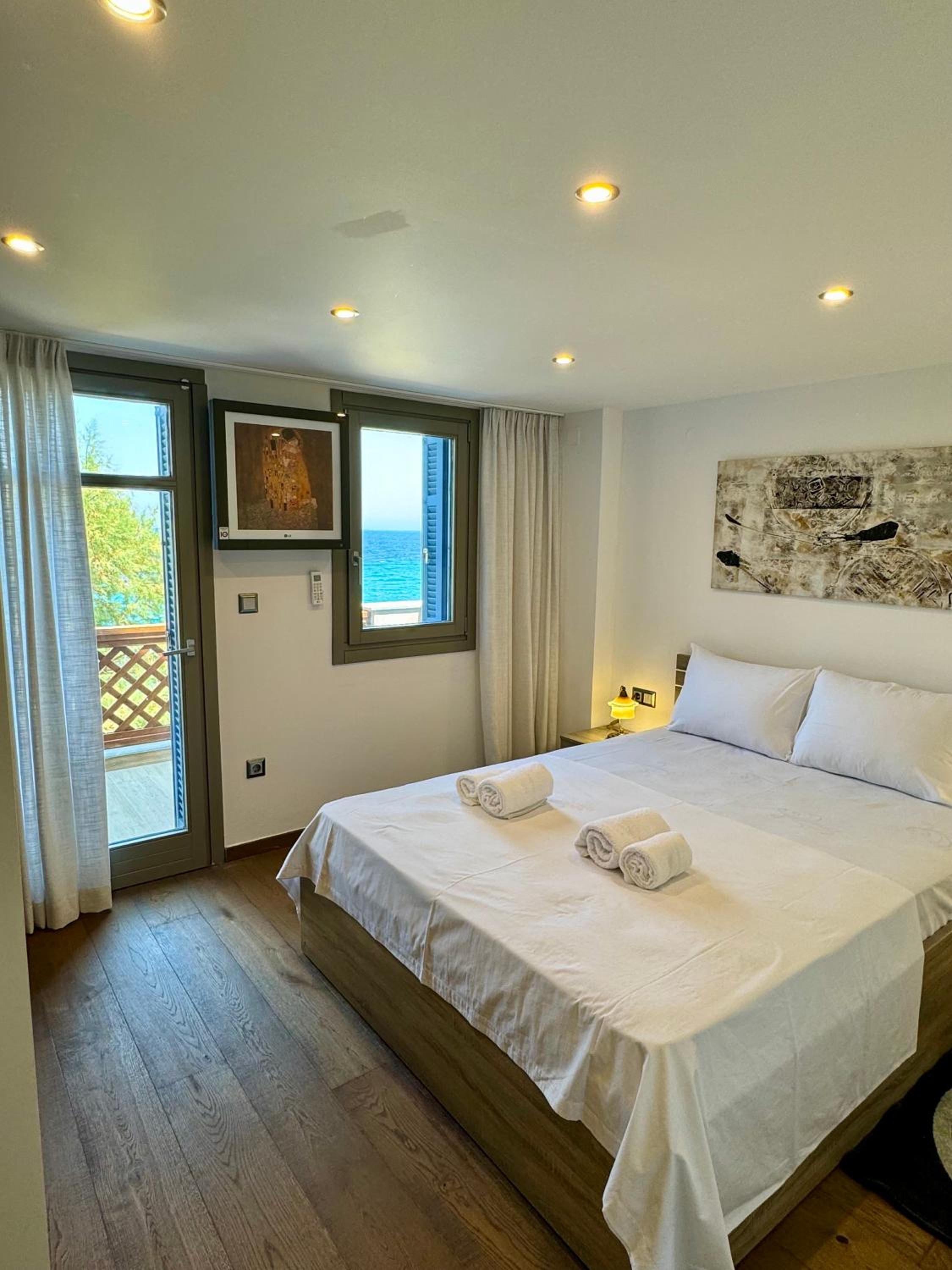 Two-Bedroom House photo 3