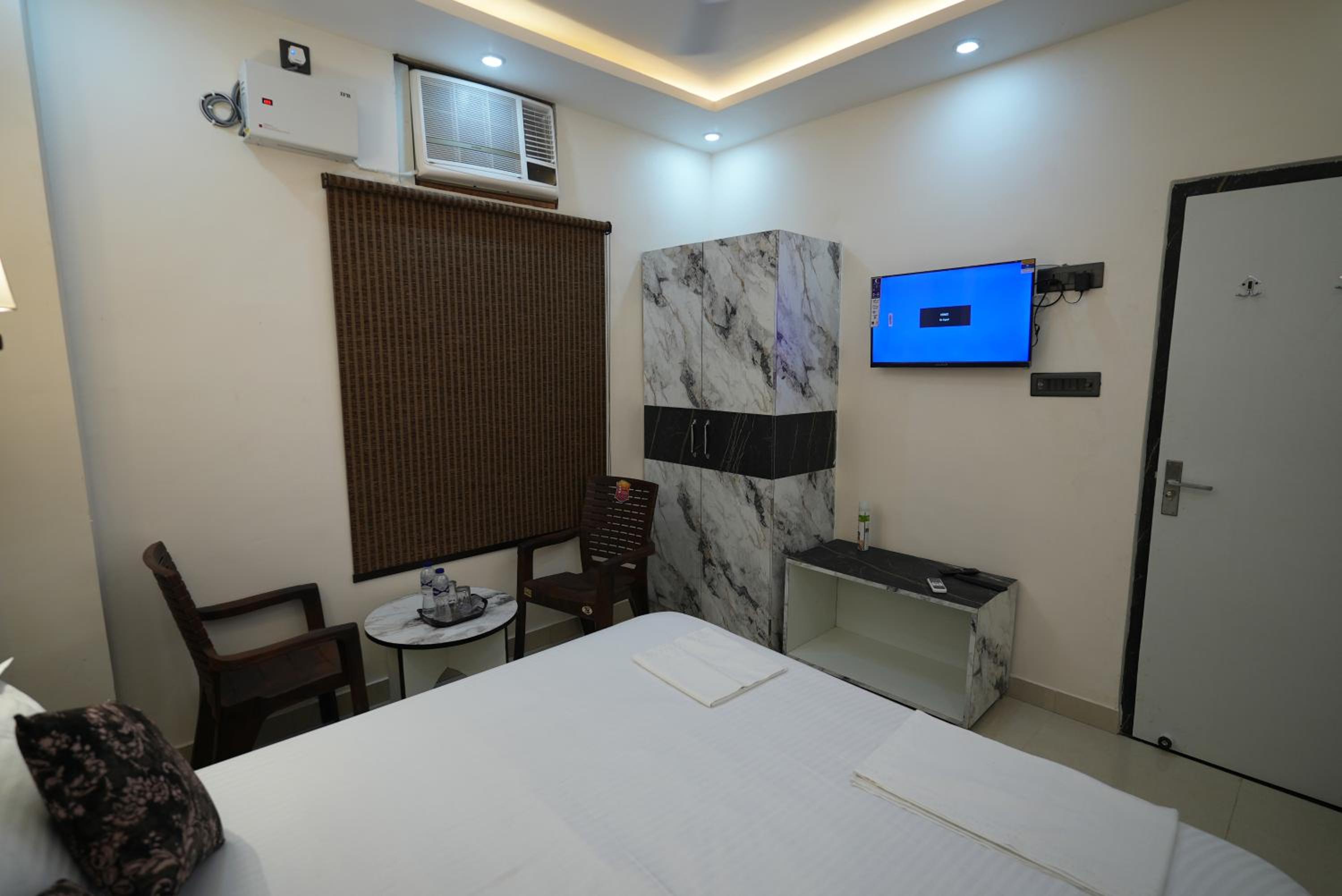 Deluxe Double Room (2 Adults + 1 Child)