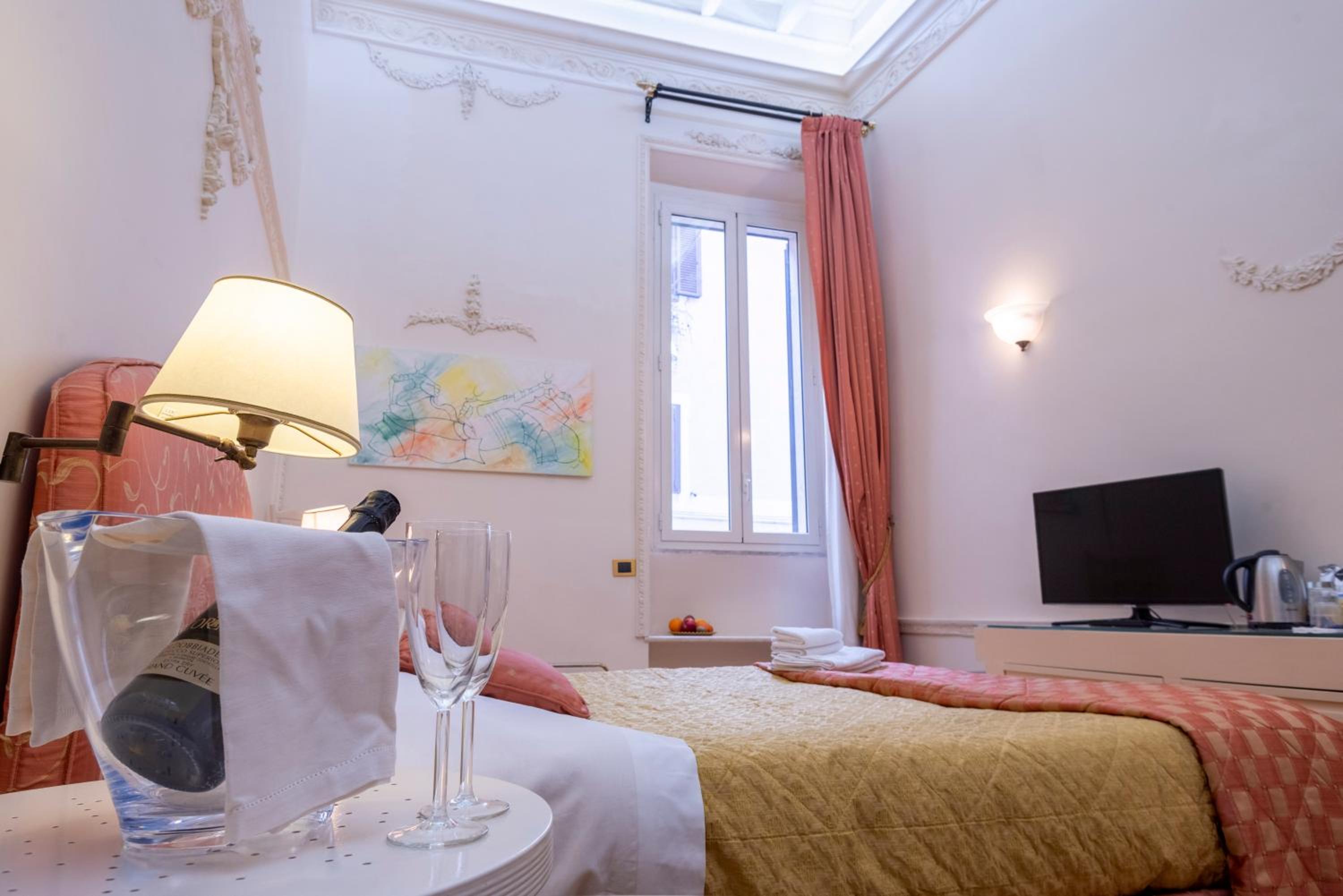 Deluxe King Room photo 2