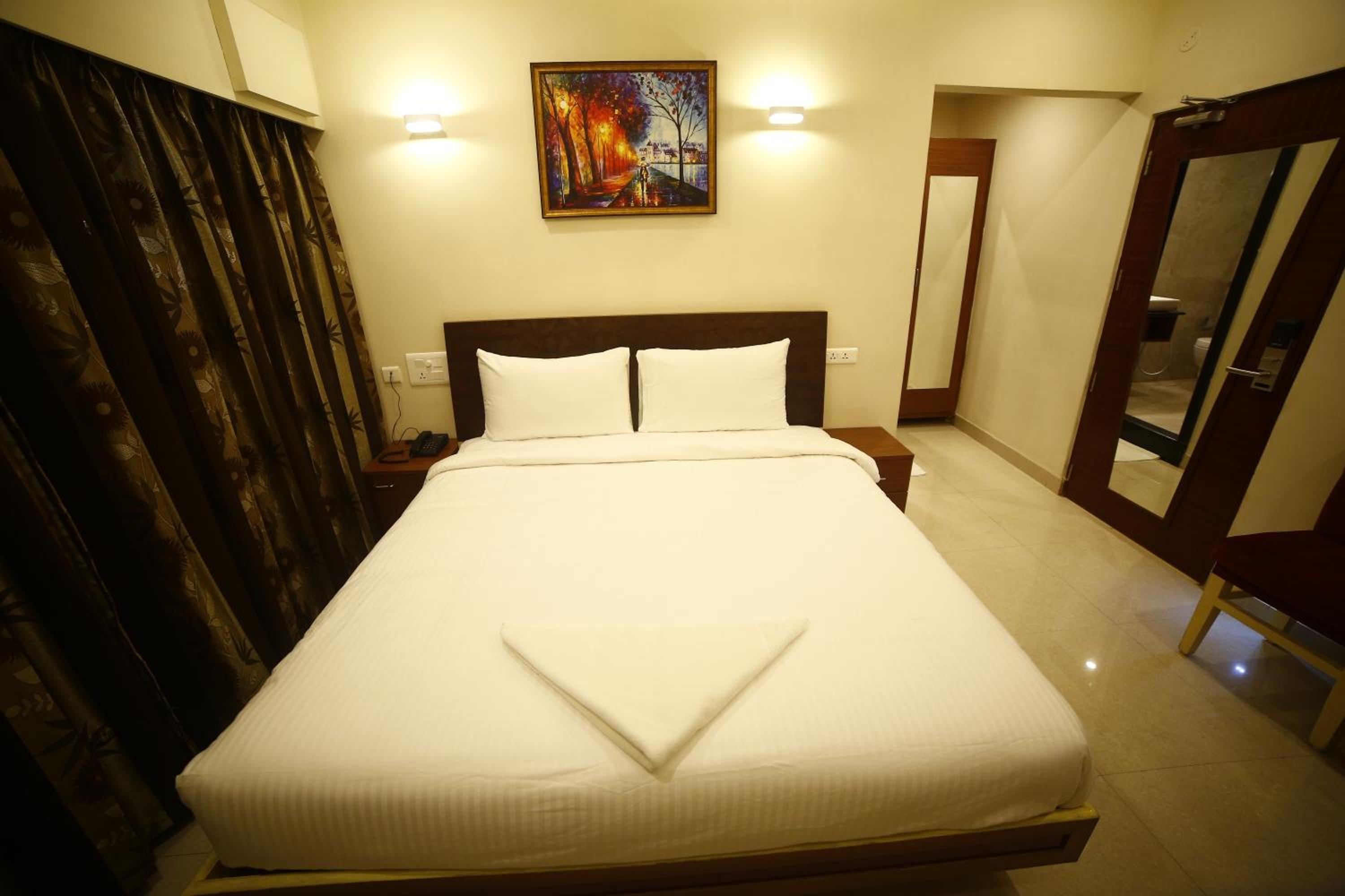 Deluxe Room (2 Adults + 1 Child) photo 1
