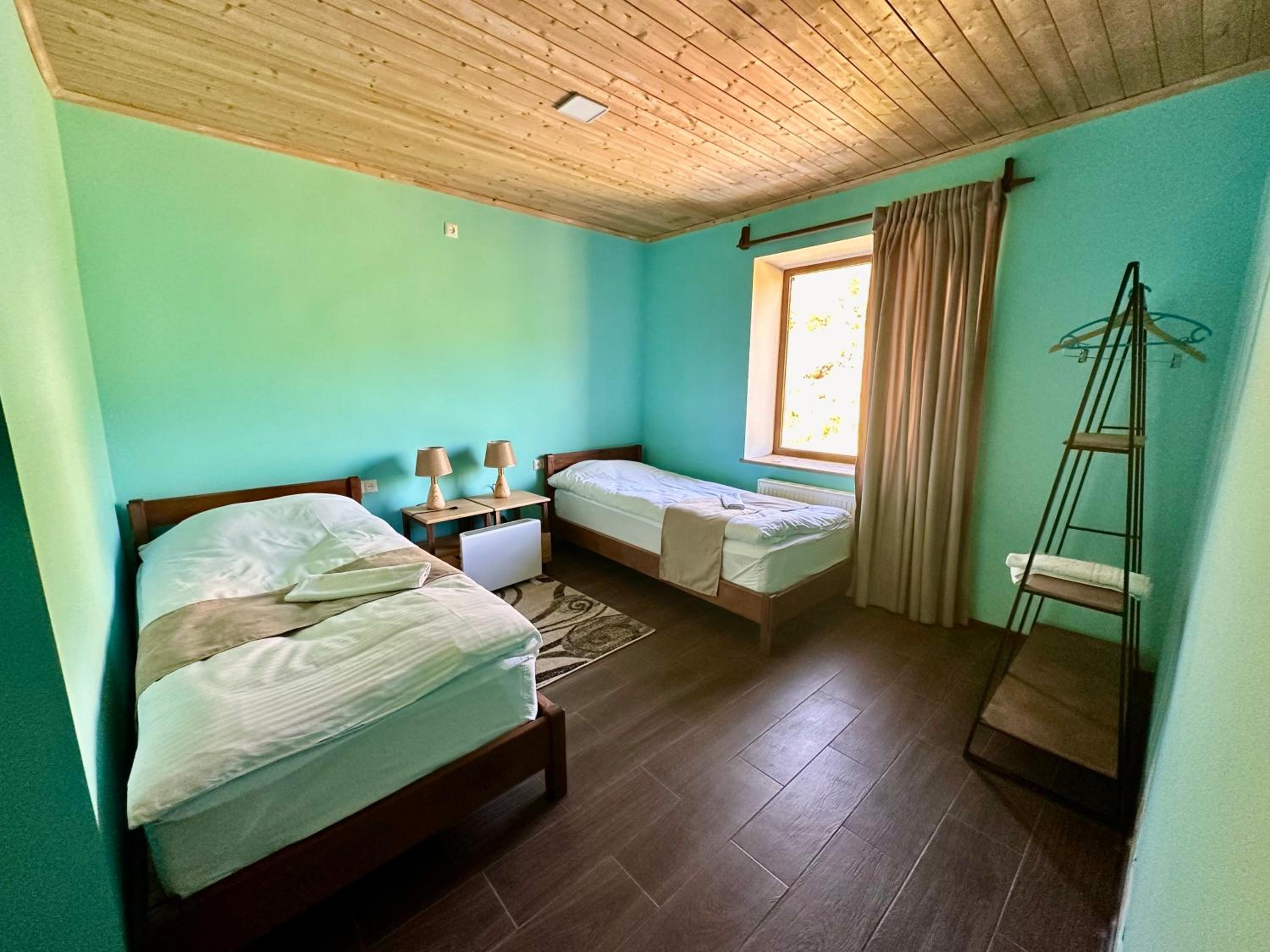Twin Room with Private Bathroom photo 2