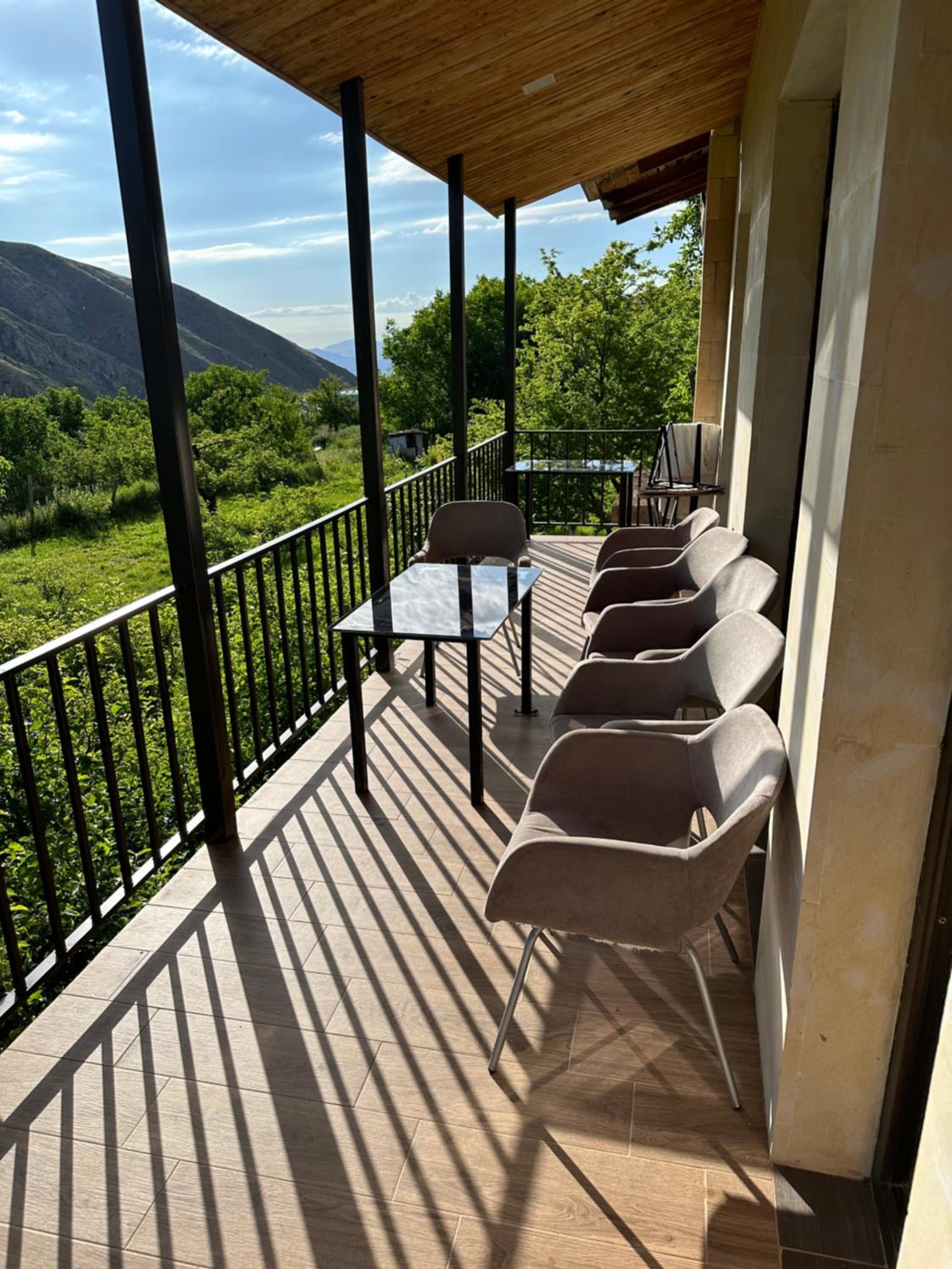 Apartment with Mountain View photo 2