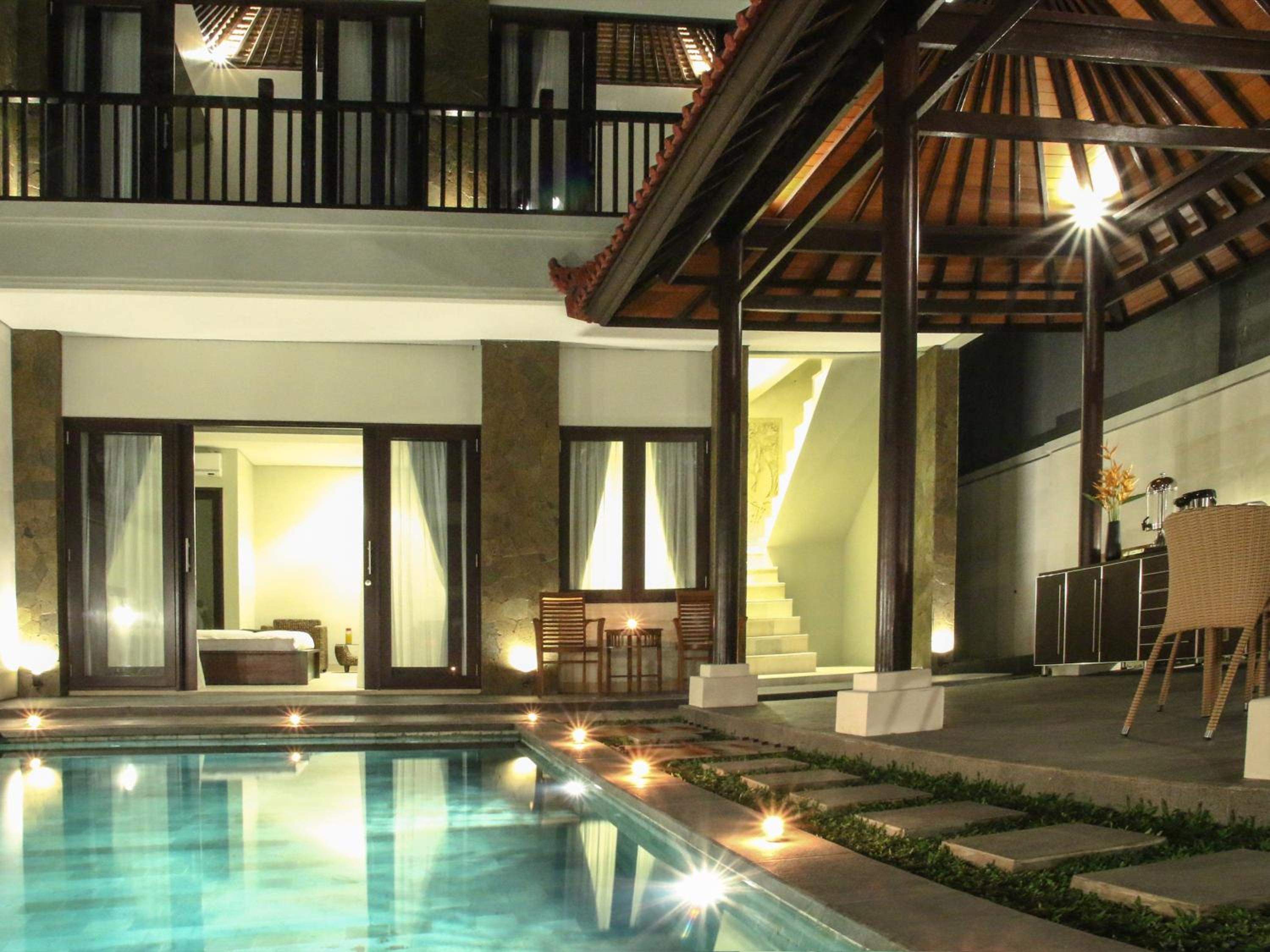 Junior Suite with Pool View - Photo 3
