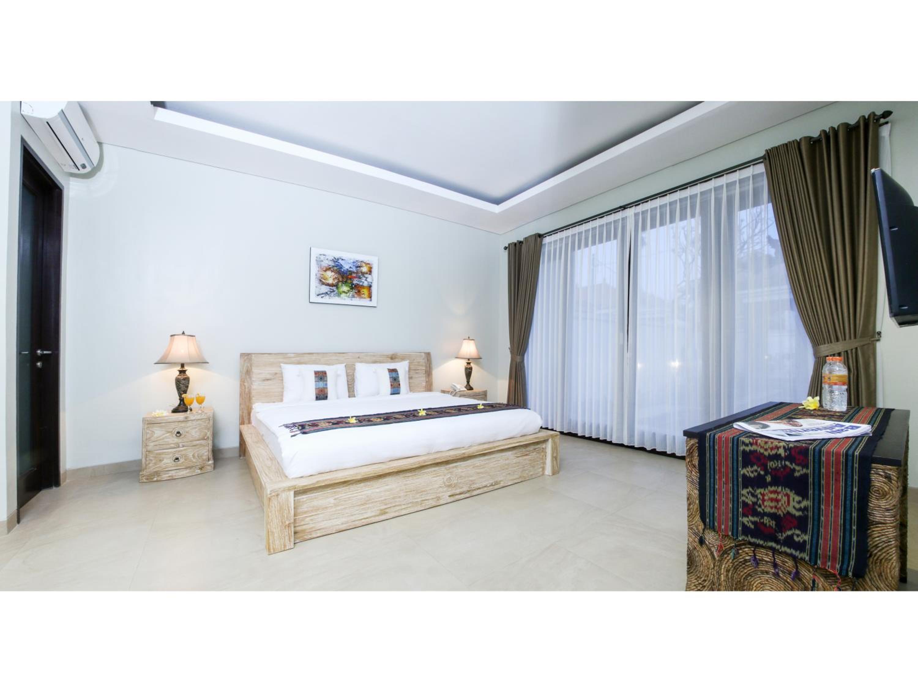 Junior Suite with Pool View - Photo 8
