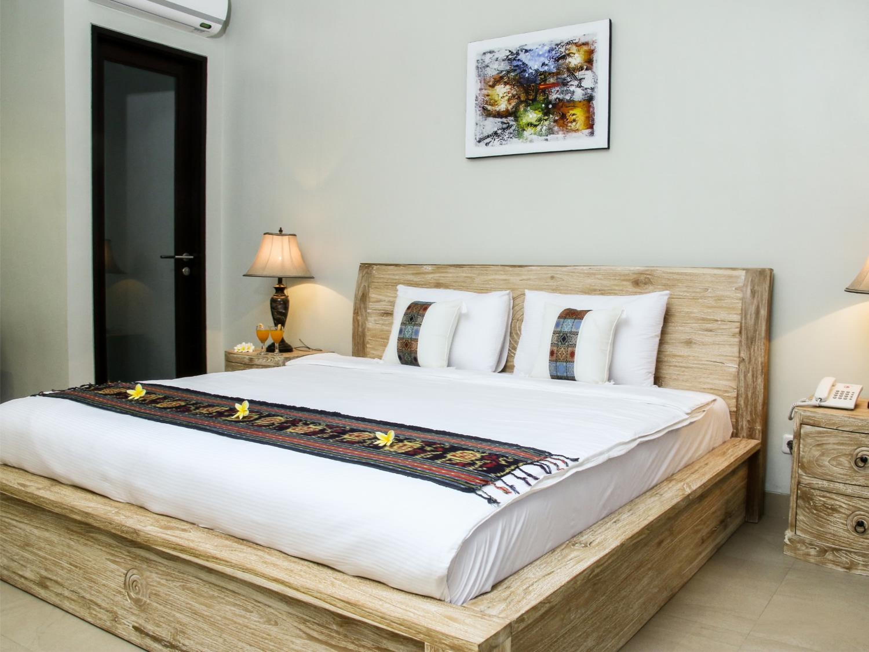 Junior Suite with Pool View - Photo 6
