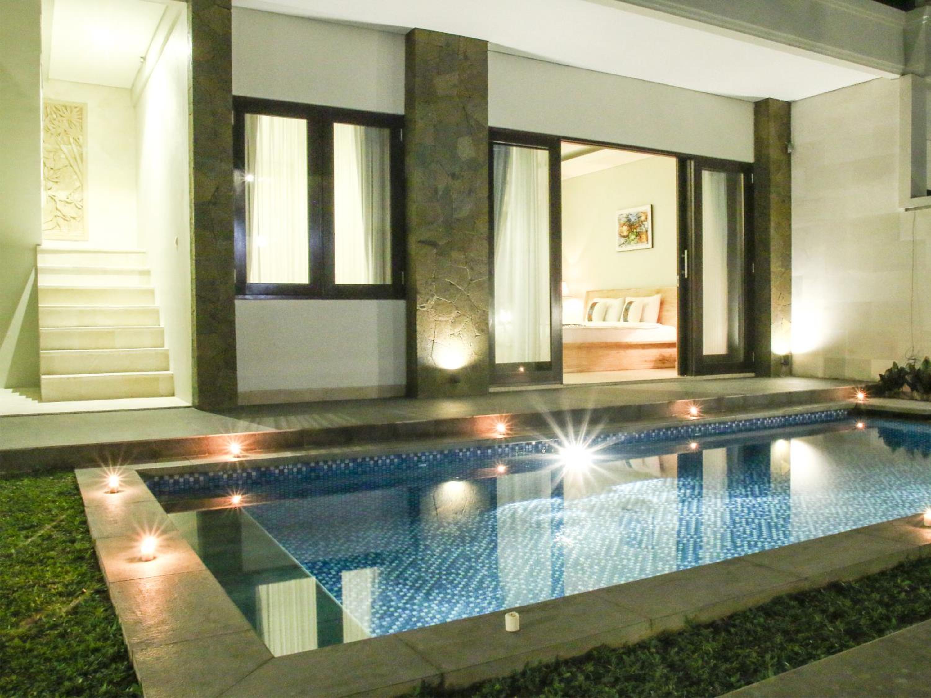 Junior Suite with Pool View - Photo 2