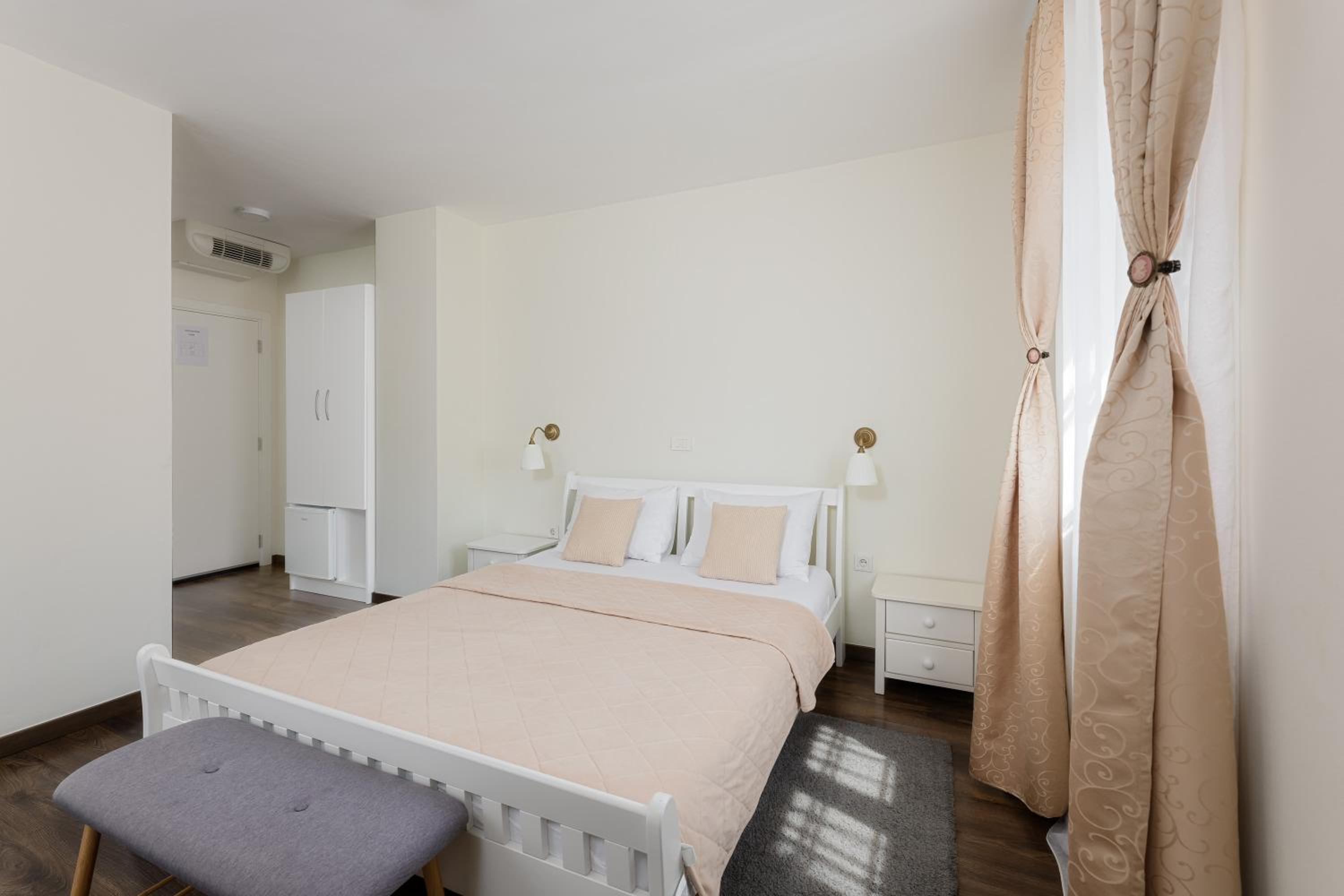 Double Room - Photo 11