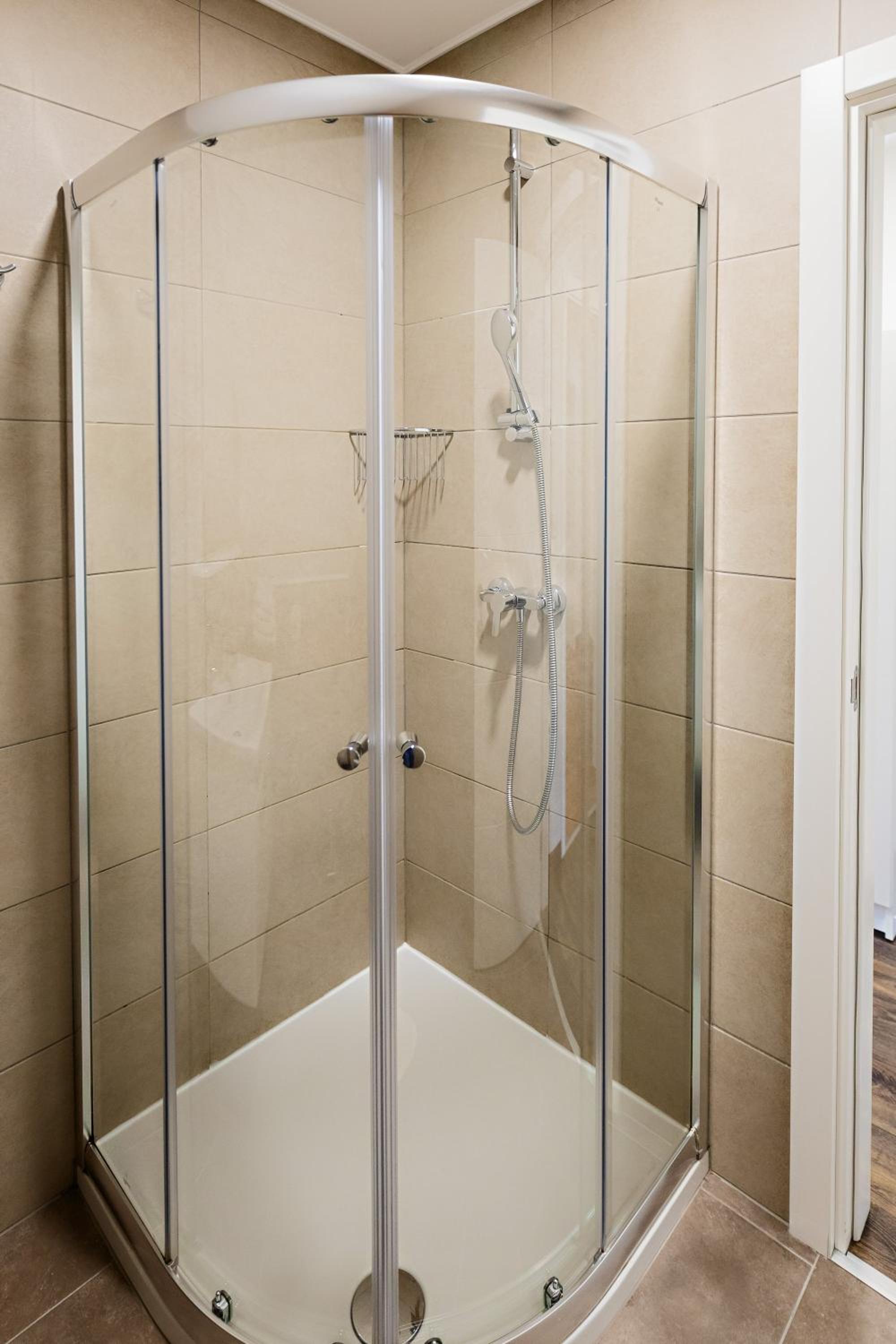 Double Room - Photo 7