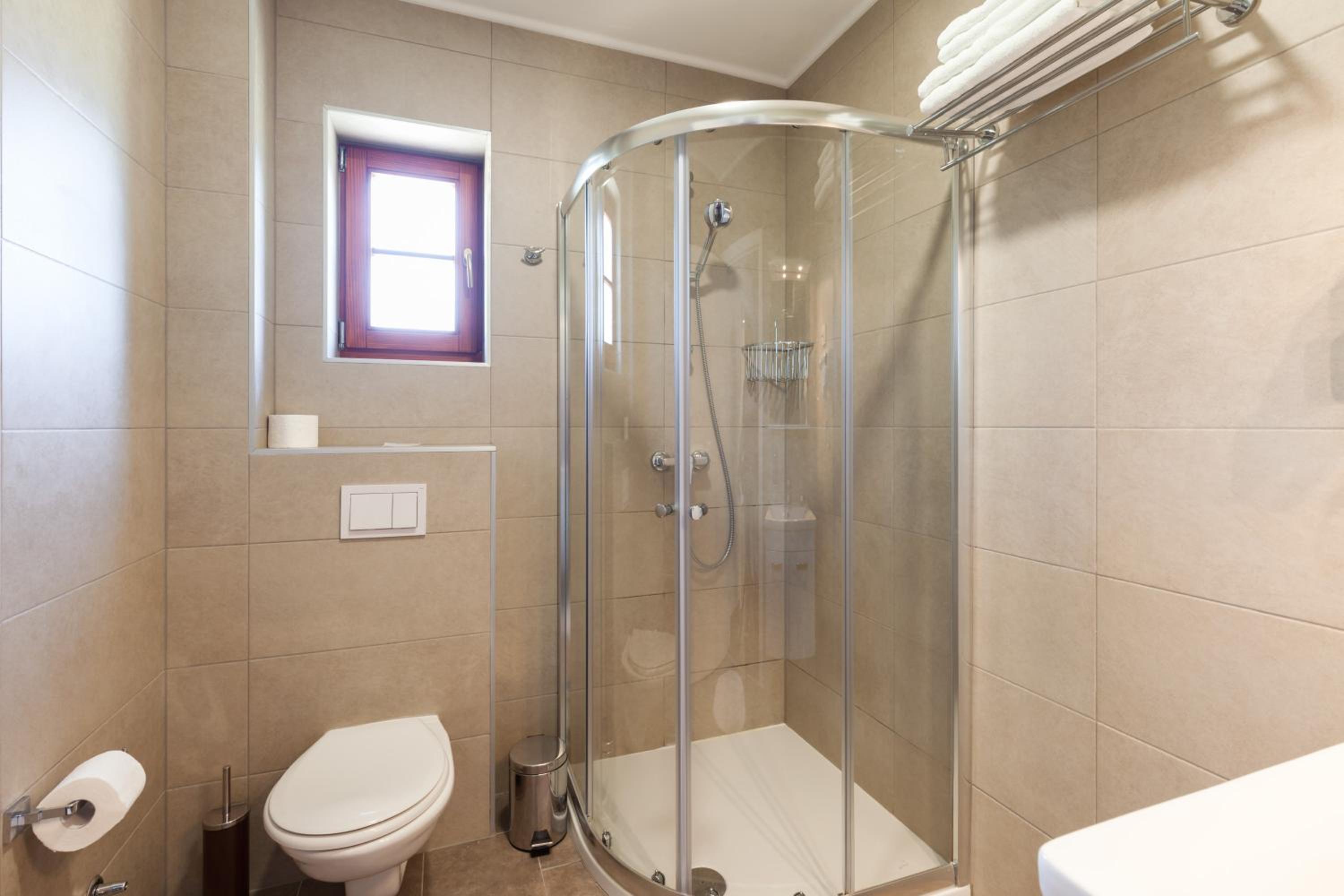 Double Room - Photo 9