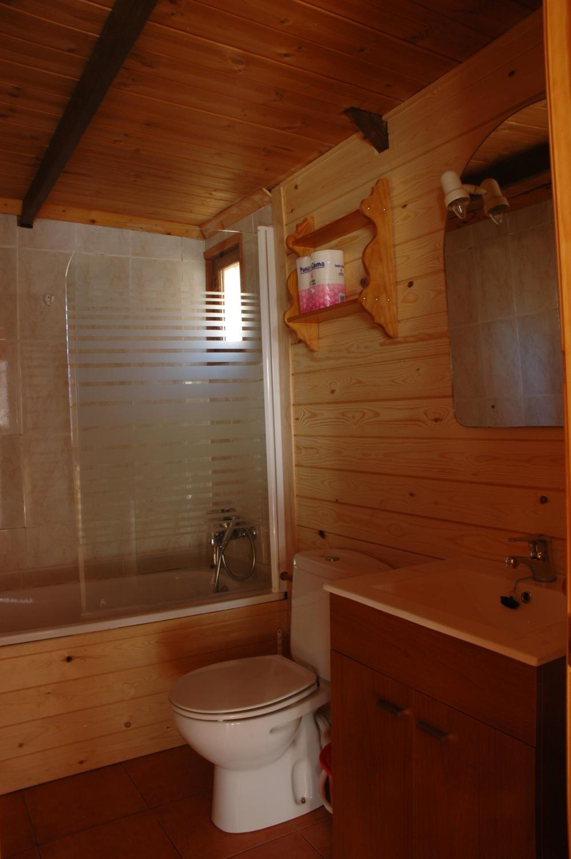 Two-Bedroom Bungalow (6 Adults) photo 3