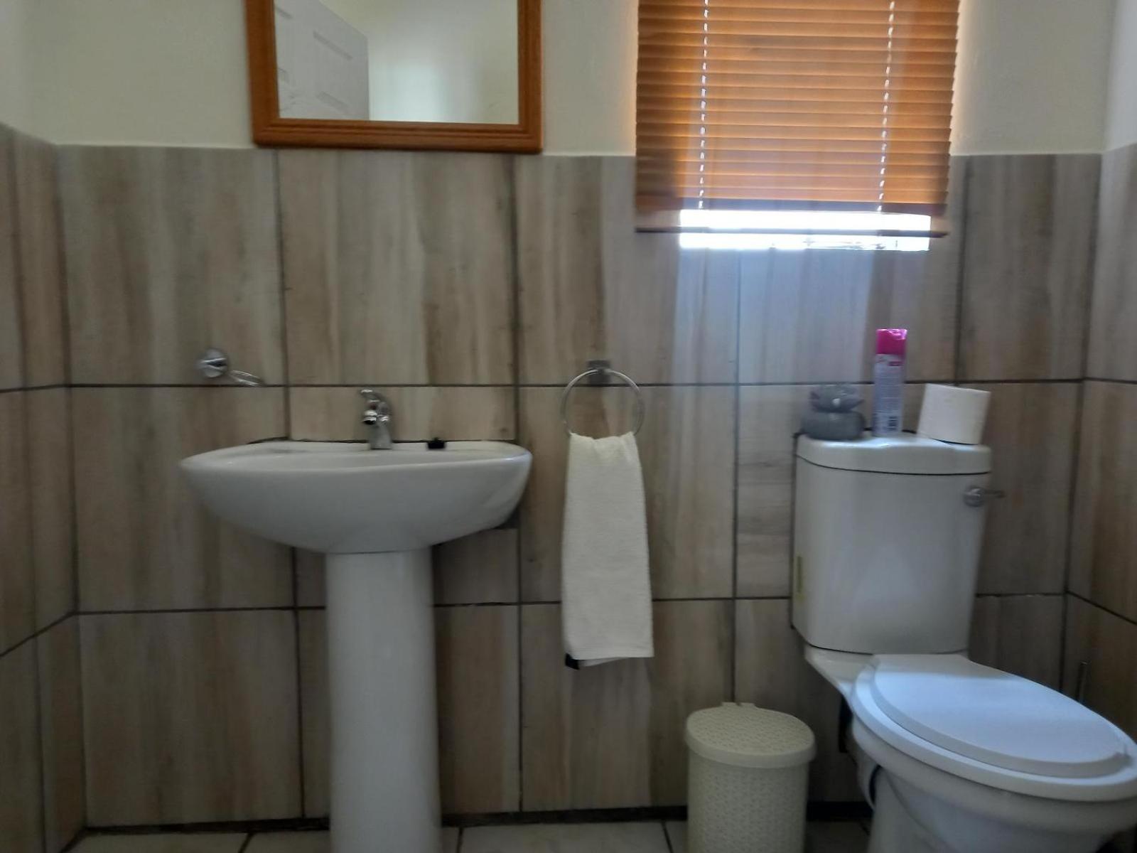 Double Room with Private Bathroom - Photo 4