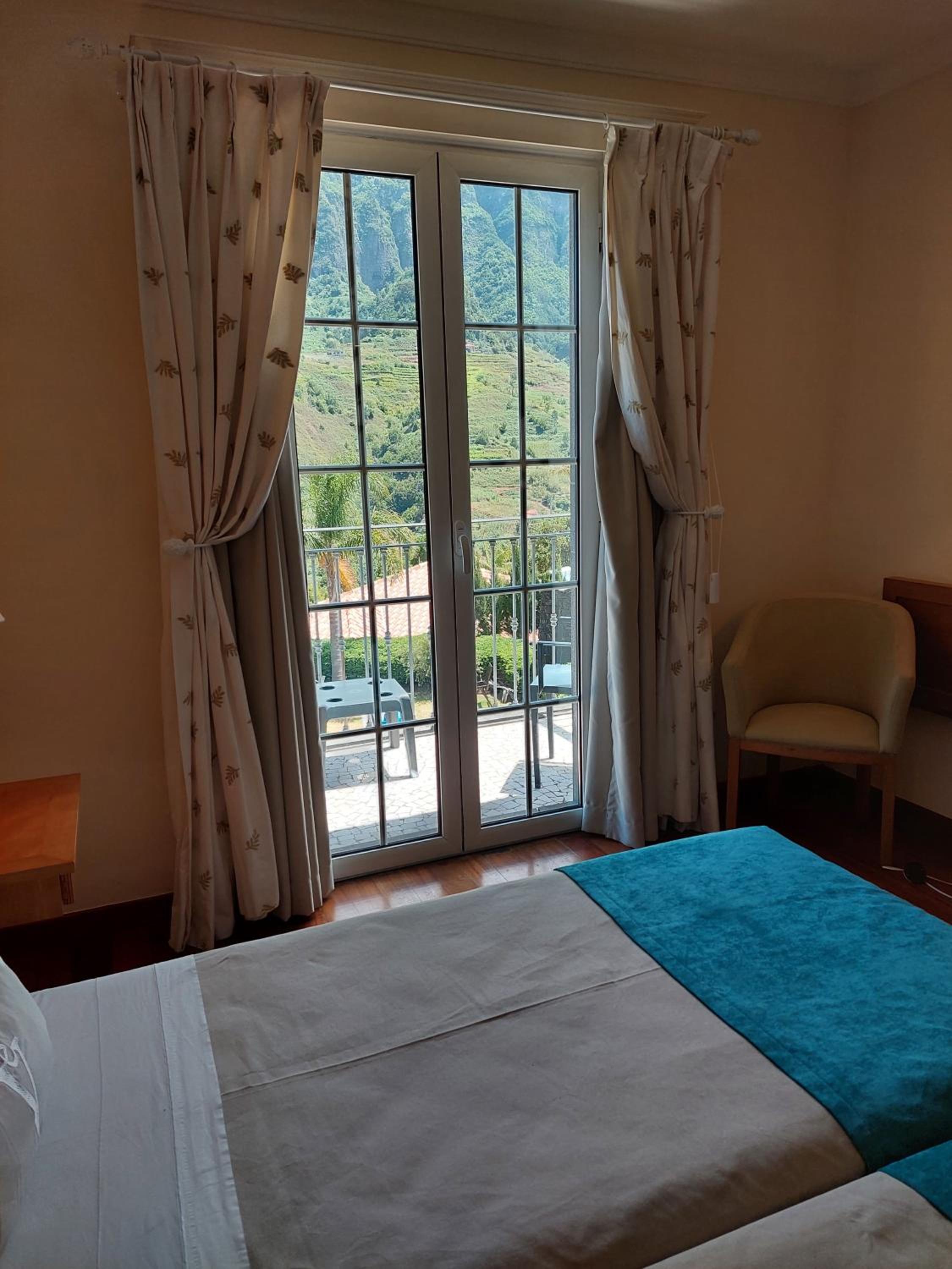 Twin Room with Sea View - Photo 3