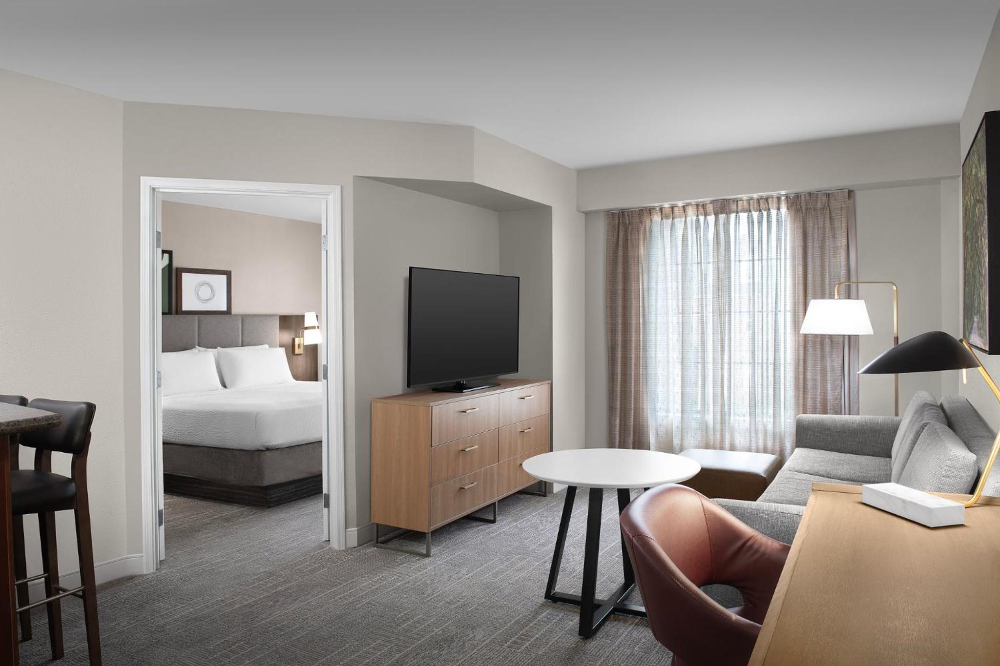 One-Bedroom King Suite - Photo 4