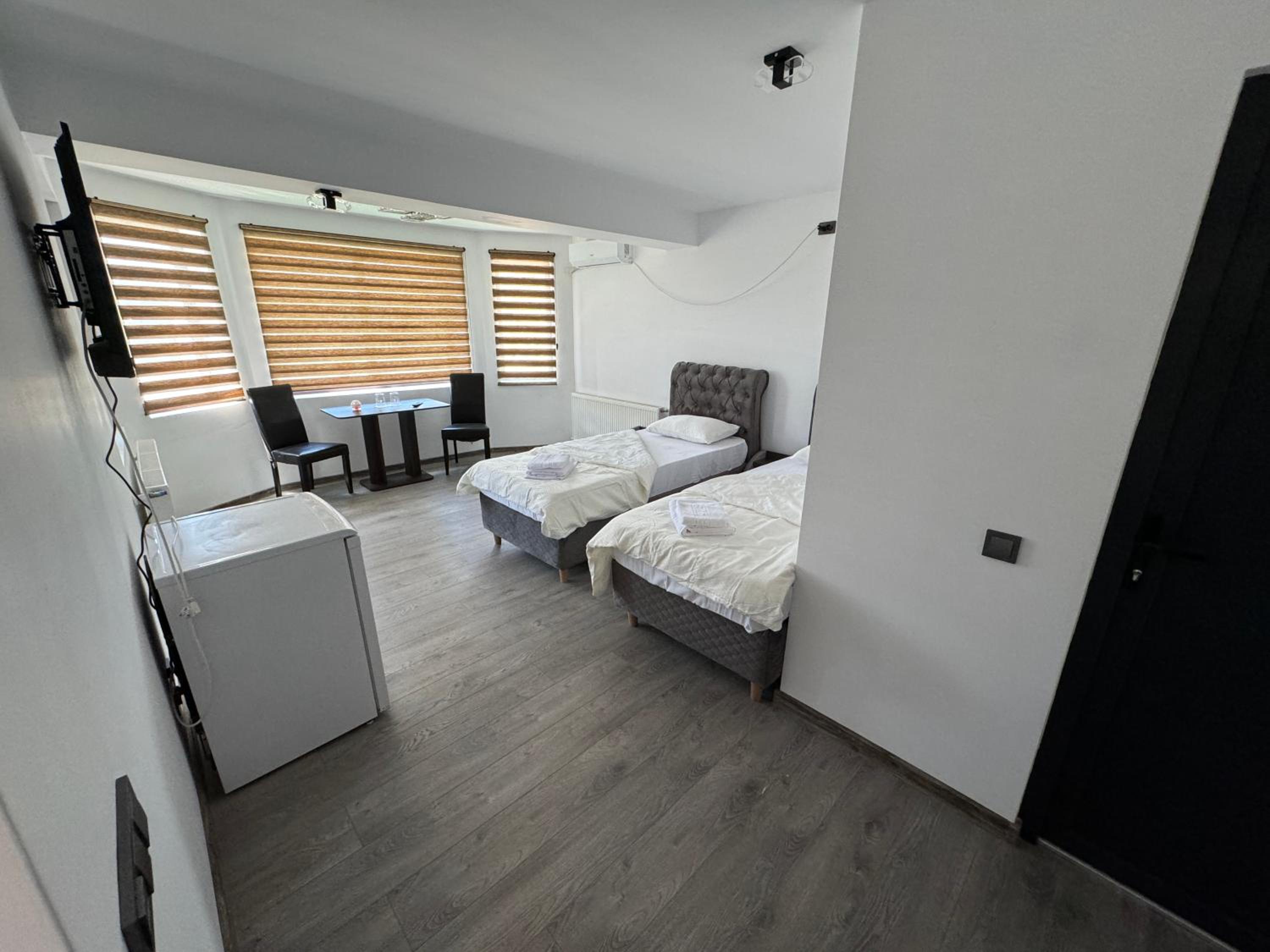 Deluxe Double or Twin Room with City View photo 2