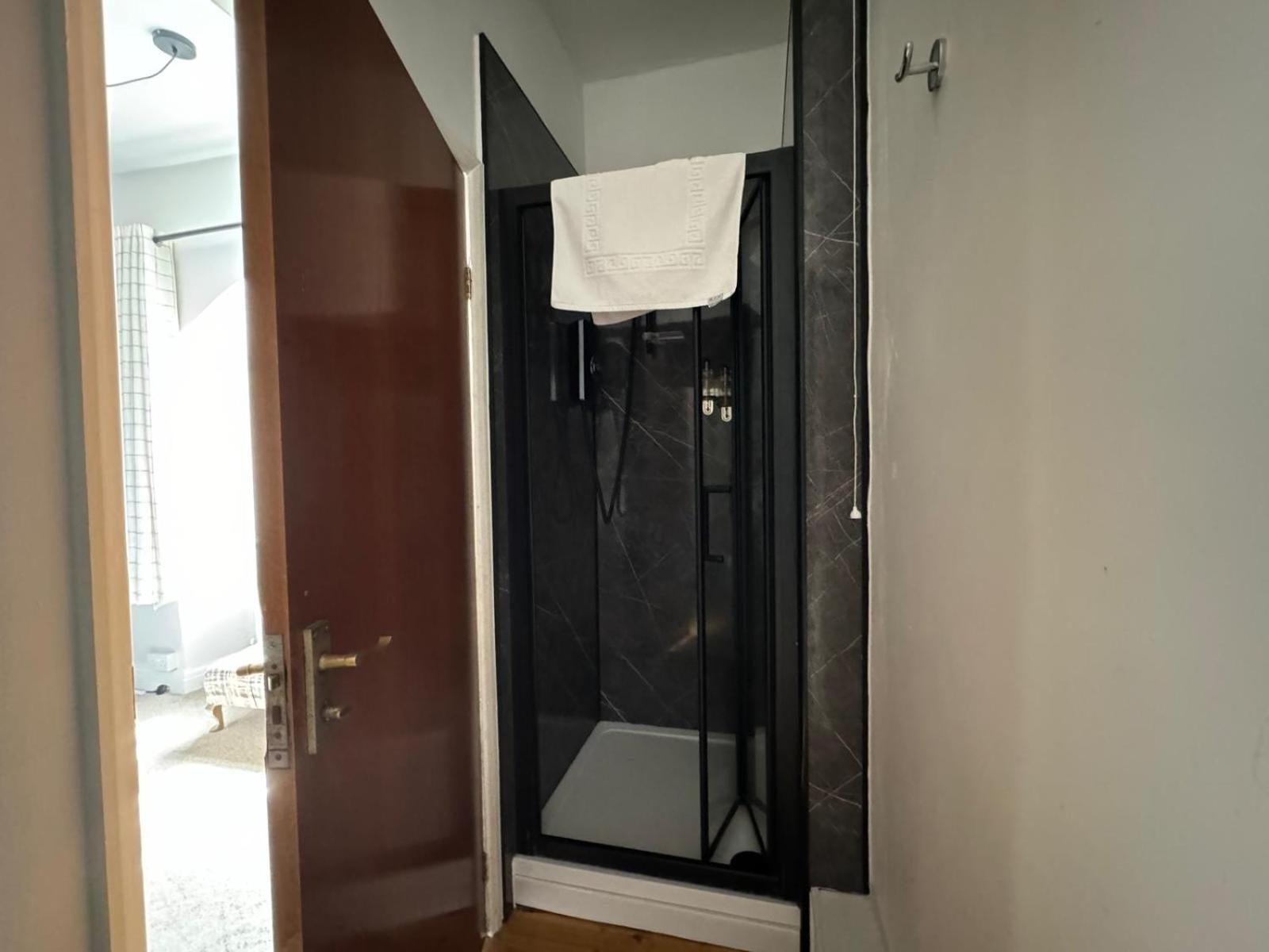 Deluxe Double Room (2 Adults + 1 Child) photo 2