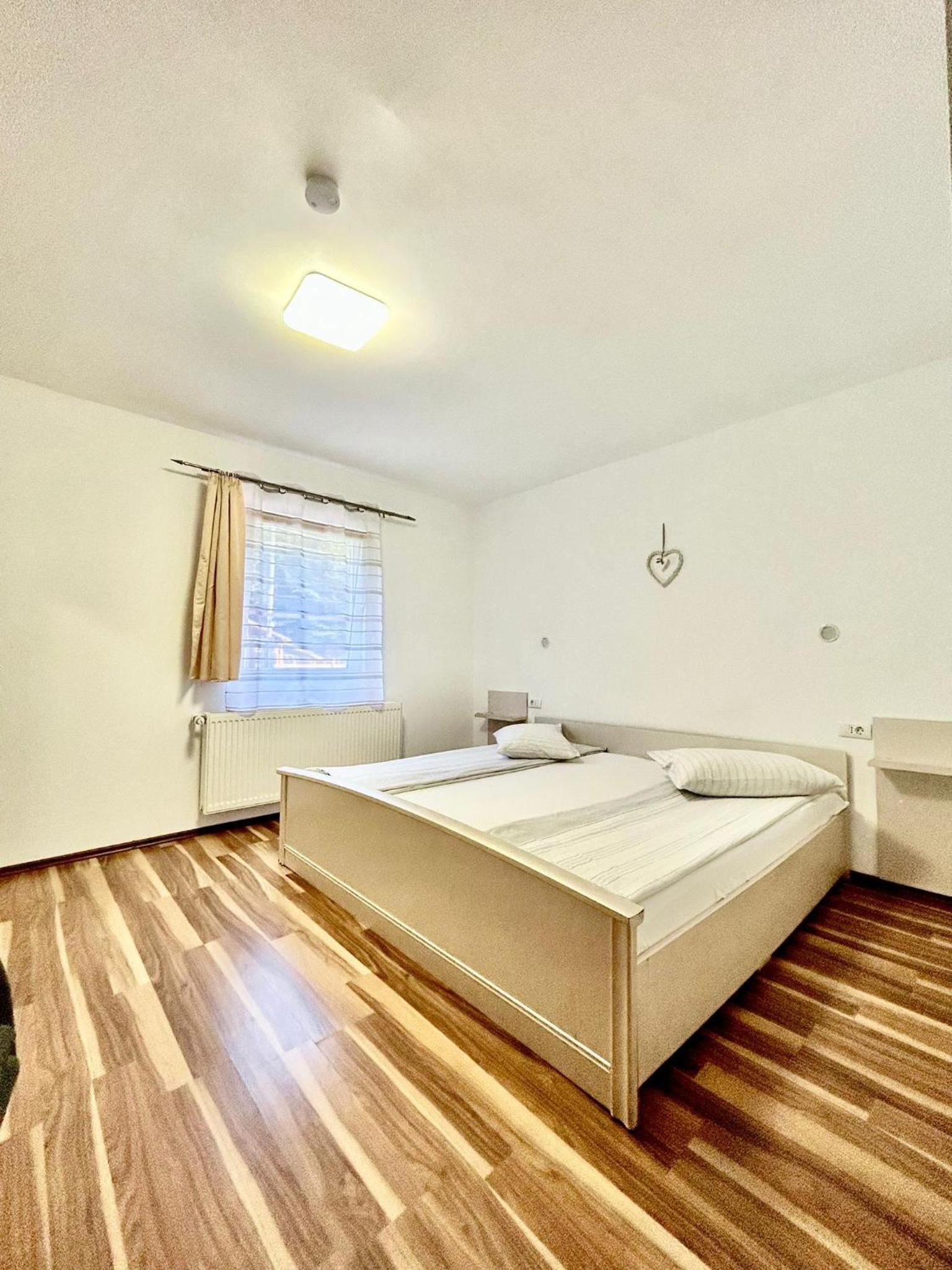 Double Room with Private Bathroom - Photo 1