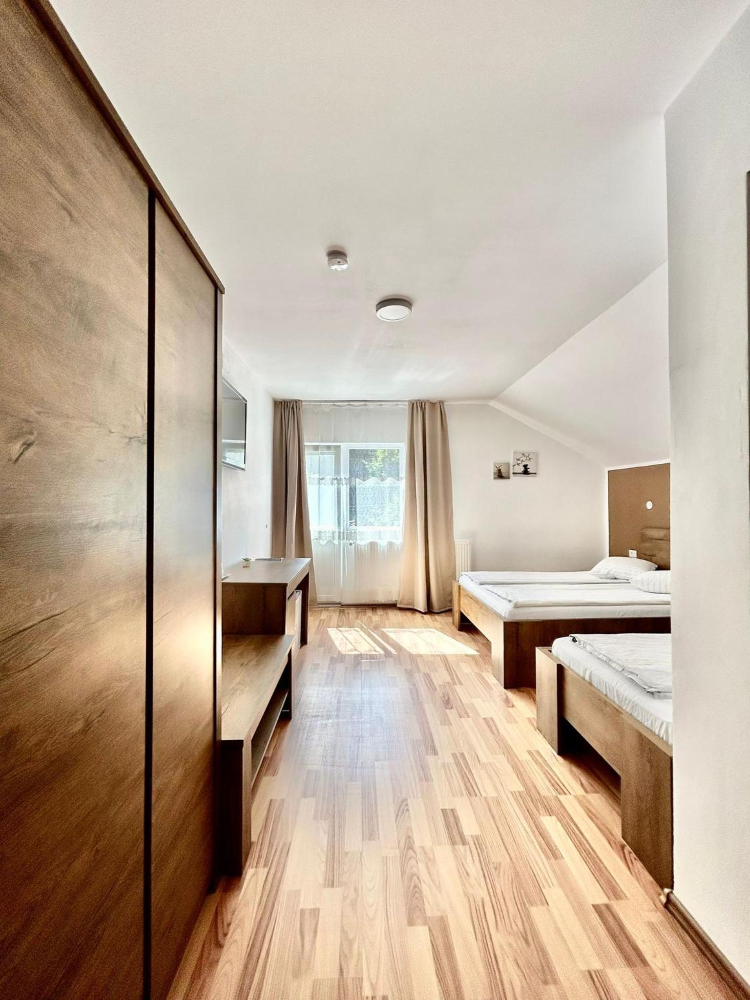 Triple Room with Private Bathroom - Photo 2