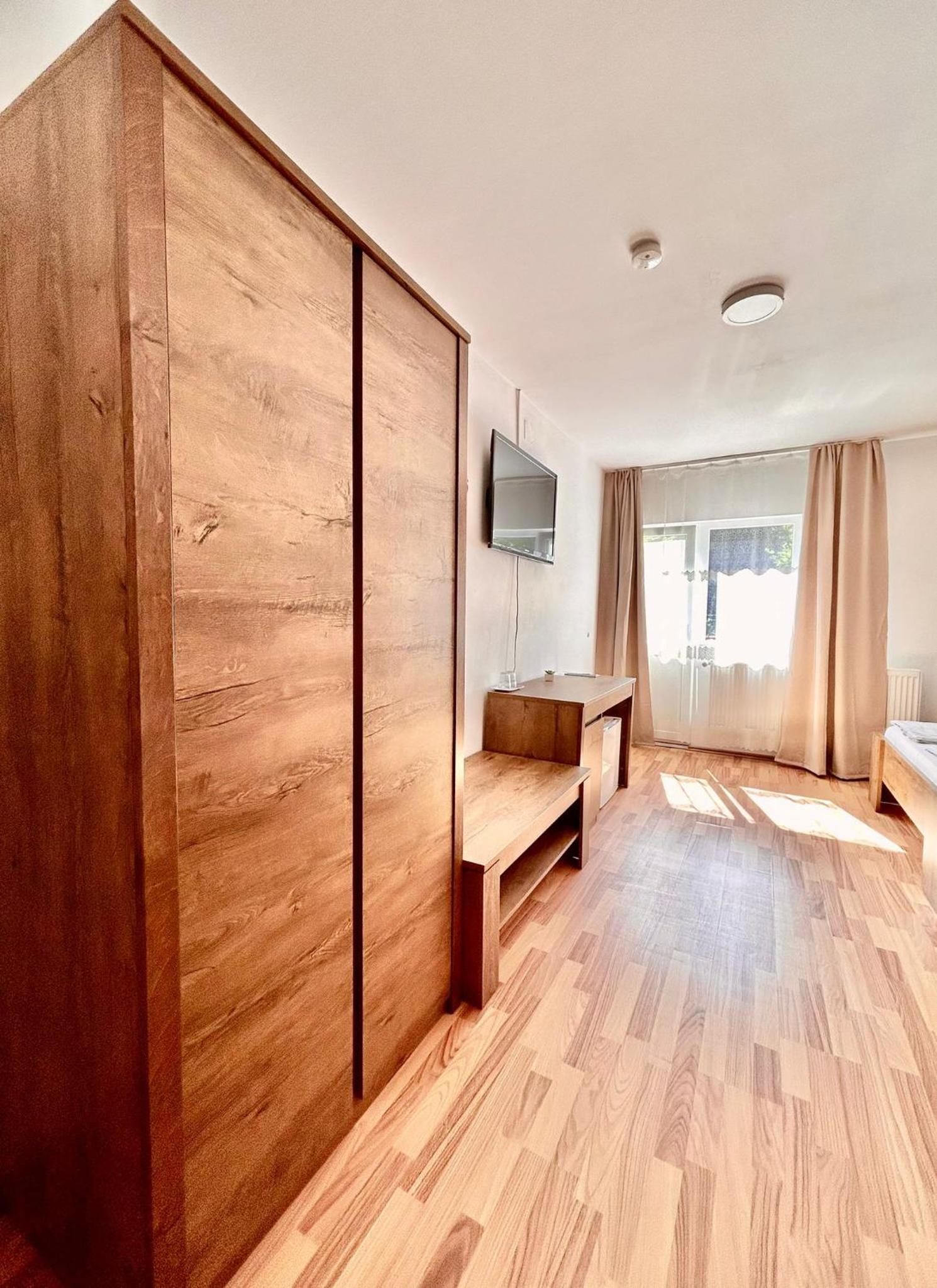 Triple Room with Private Bathroom - Photo 3