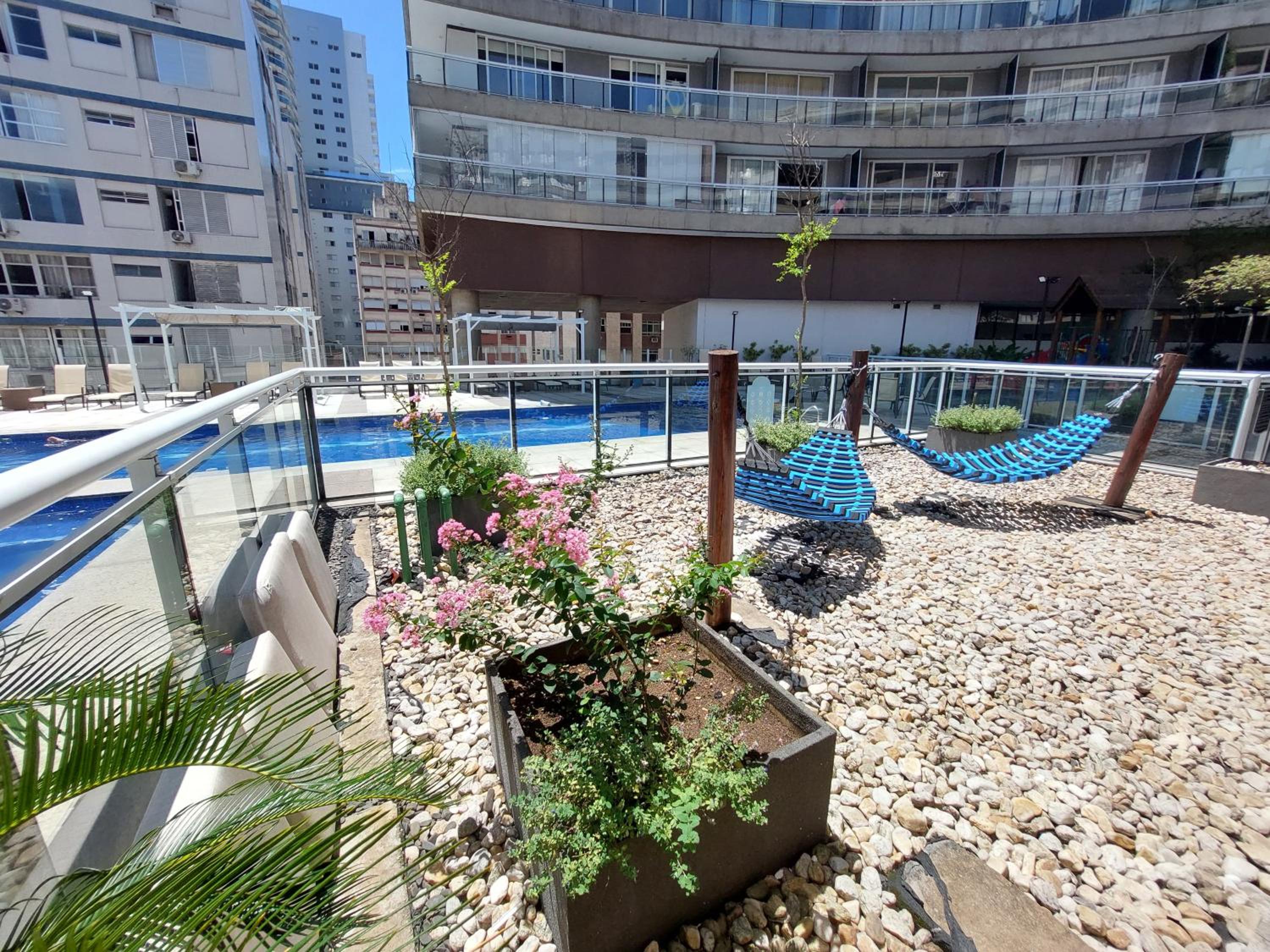 Studio Apartment - Photo 27
