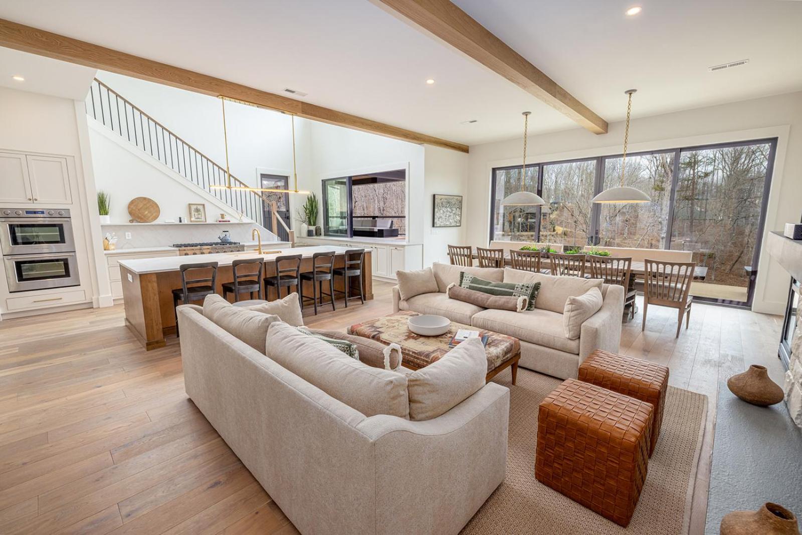 Five-Bedroom House photo 1